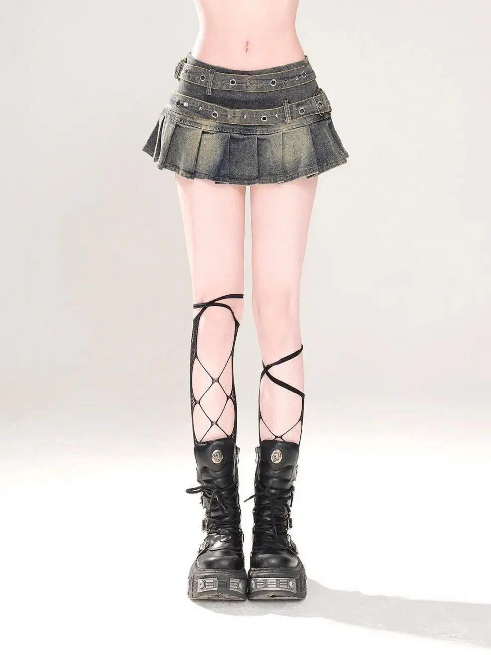 Women's Blue Black Riveted Belt Denim Skirt Y2K Harajuku High Street Fashion 90s Sexy A-line Mini Skirt Summer Clothing 2025 New