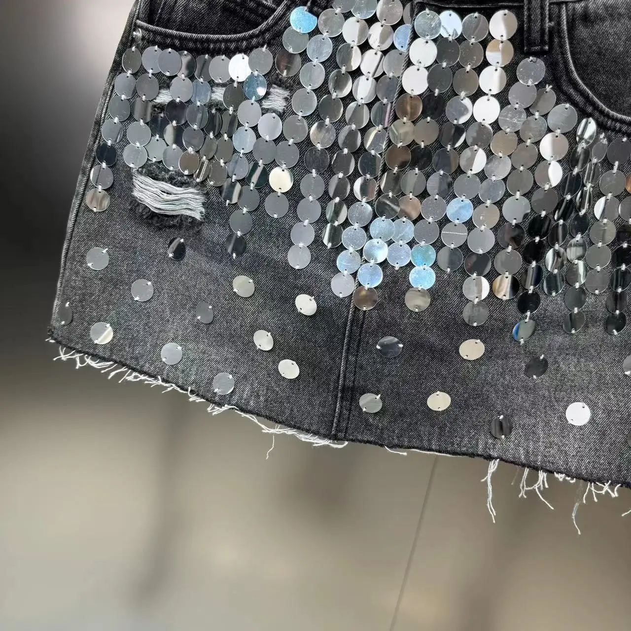 DEAT Sequins Decoration Denim Skirts For Women 2024 Summer New Items High Waist Wrap Hip Skirt Female Trendy Fashion 29L7154