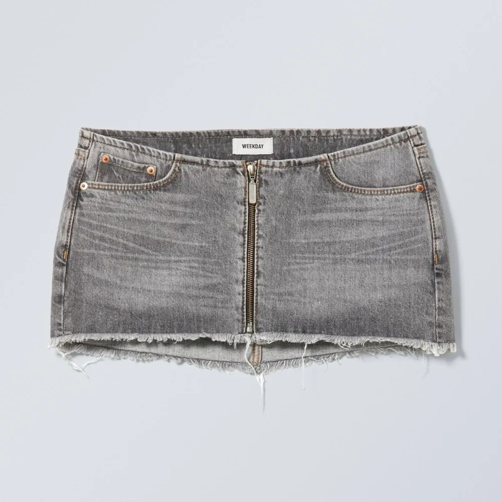 New Fashionable Street Women Gray Denim Zipper Skirt Retro Frayed Low-Waist Skirt Harajuku Trendy Casual Sexy Skirt