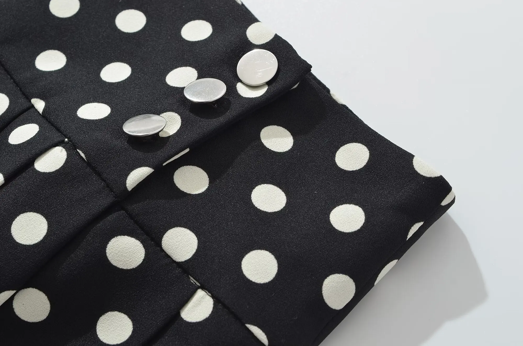 YENKYE Cool Girl Sexy Low Waist Polka Dot Mini Skirt For Women American Retro Pleated Summer Skirts Y2K Saia