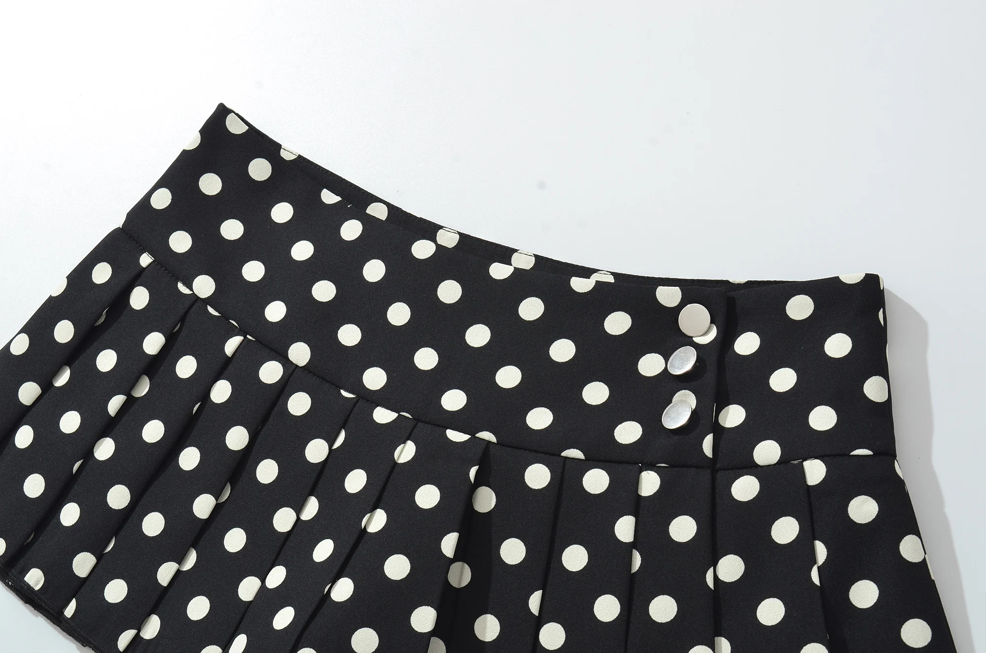 YENKYE Cool Girl Sexy Low Waist Polka Dot Mini Skirt For Women American Retro Pleated Summer Skirts Y2K Saia