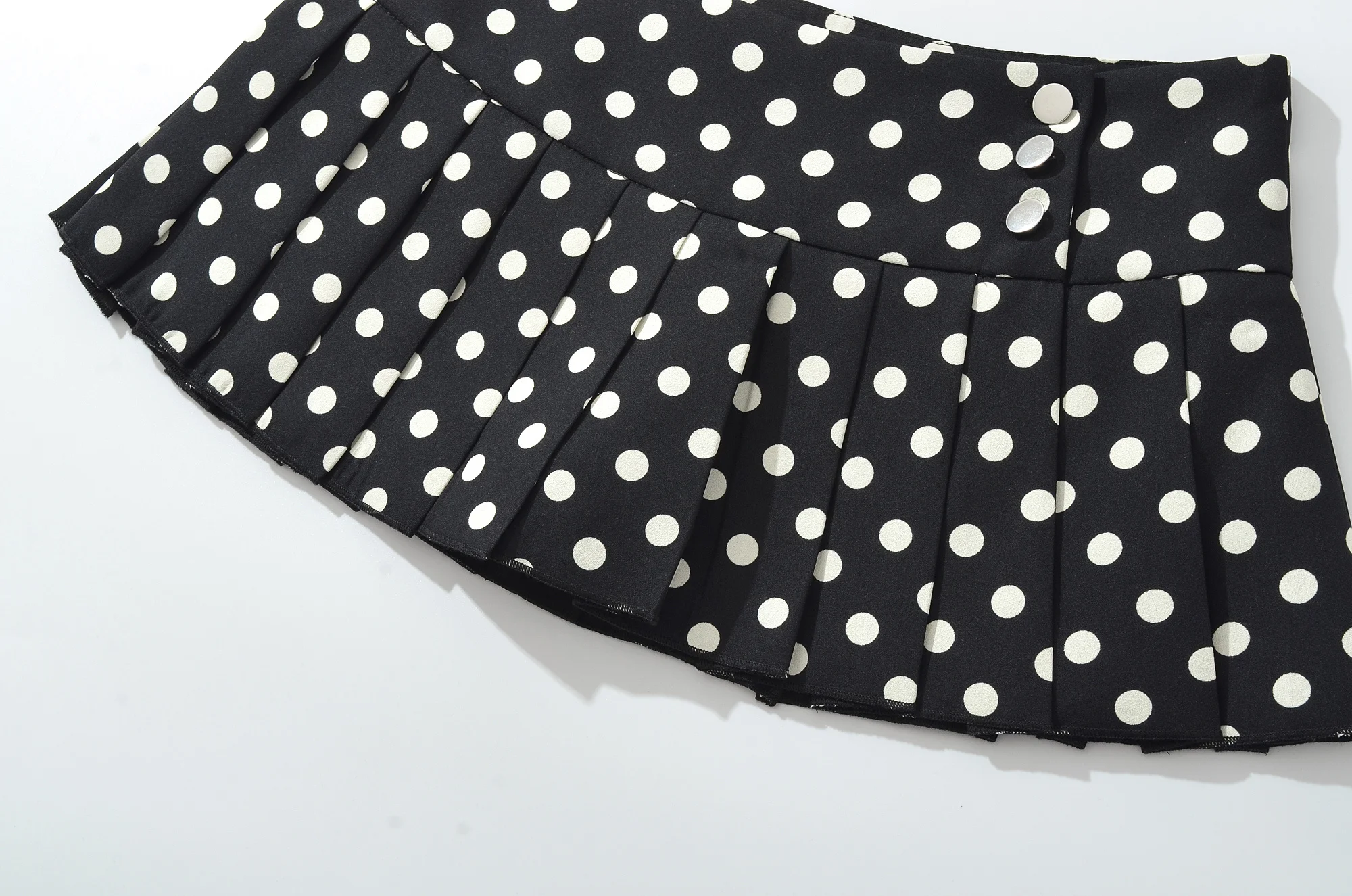 YENKYE Cool Girl Sexy Low Waist Polka Dot Mini Skirt For Women American Retro Pleated Summer Skirts Y2K Saia