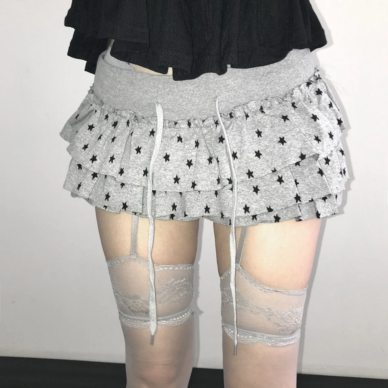Women's Y2K Star Print Ruffle Mini Skirt High Waist Layered Flounce Shorts with Drawstring, Edgy Sweet Streetwear Spring Summer