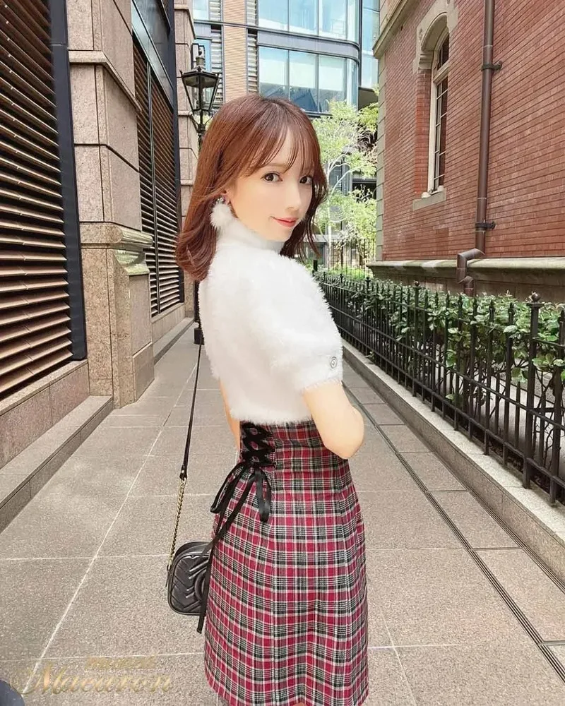 Japanese Lolita Black Skirts Women 2026 Spring Autumn New Radian Waistline Slim Short Pleated Female Mini Culottes