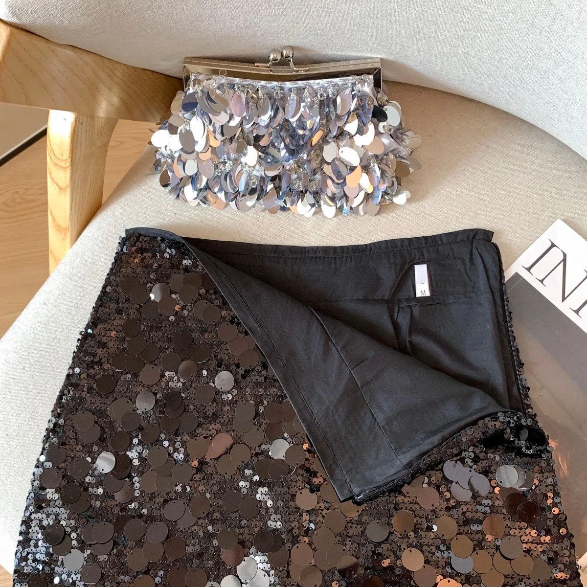 Autumn 2025 New Black Gold Sequined Sexy Club Slim Party Half Short Skirt Vintage Women High Waist Hip Wrapped Zipper Mini Skirt