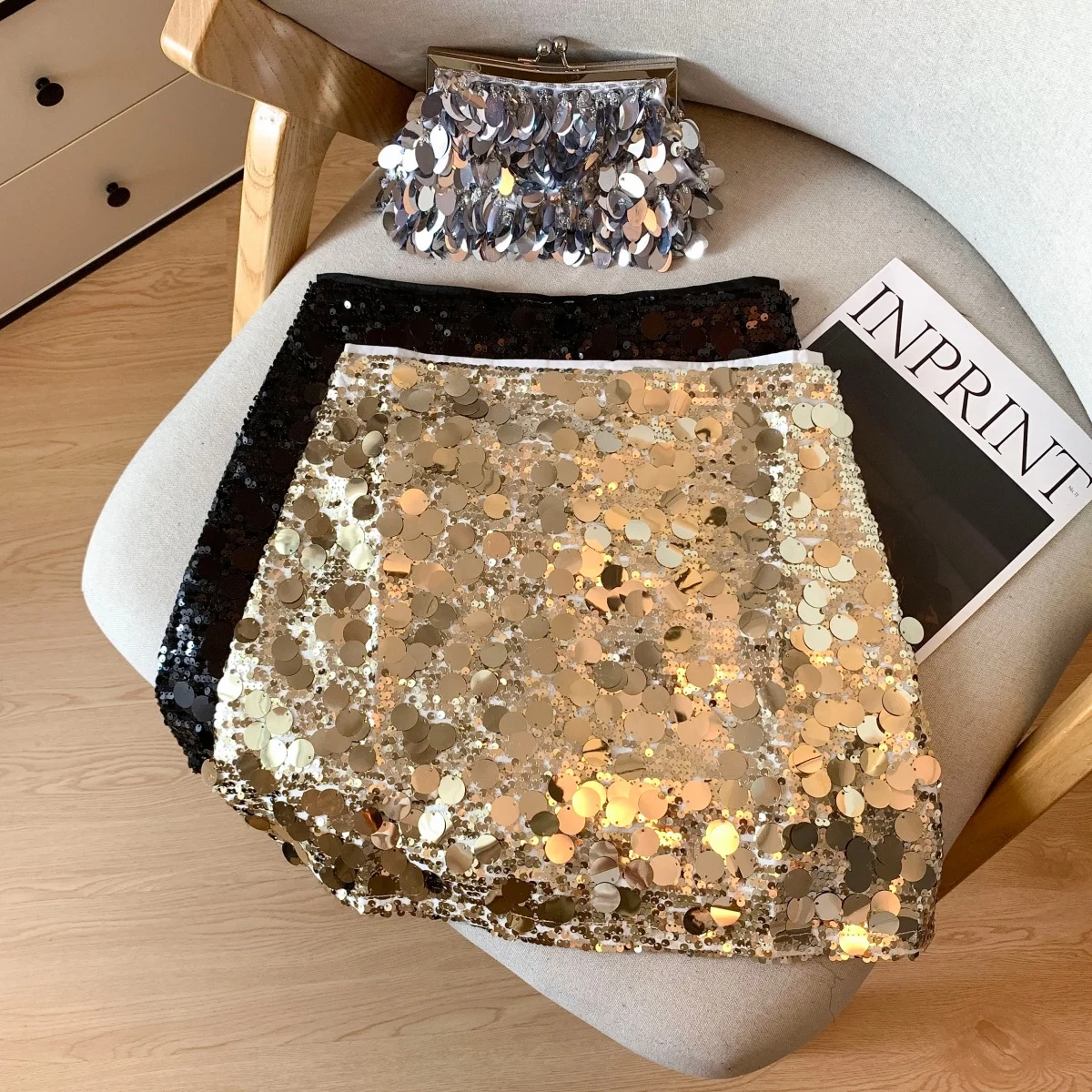Autumn 2025 New Black Gold Sequined Sexy Club Slim Party Half Short Skirt Vintage Women High Waist Hip Wrapped Zipper Mini Skirt