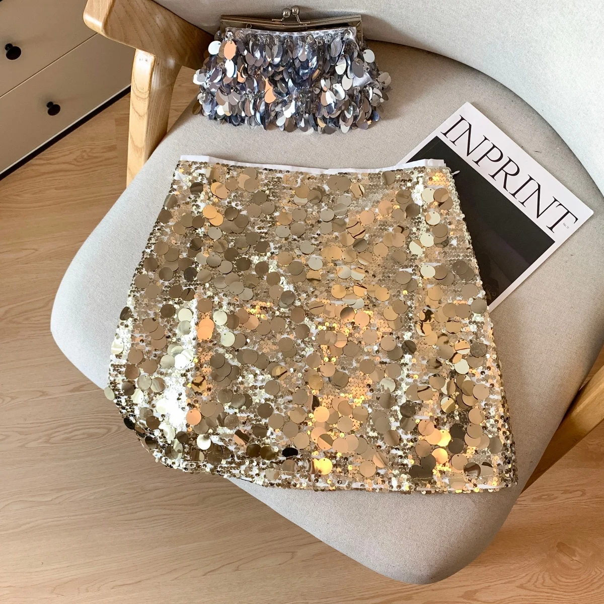 Autumn 2025 New Black Gold Sequined Sexy Club Slim Party Half Short Skirt Vintage Women High Waist Hip Wrapped Zipper Mini Skirt