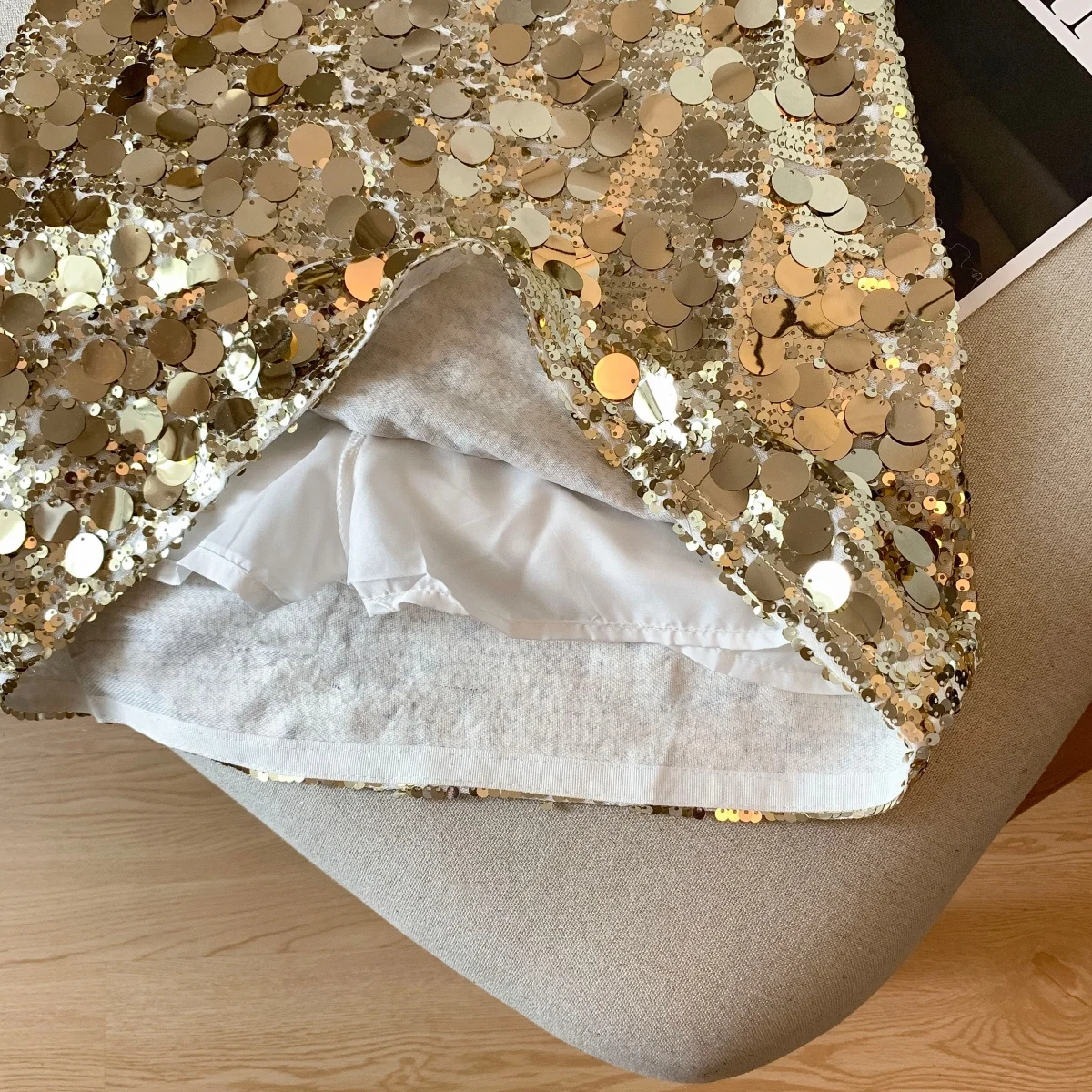 Autumn 2025 New Black Gold Sequined Sexy Club Slim Party Half Short Skirt Vintage Women High Waist Hip Wrapped Zipper Mini Skirt