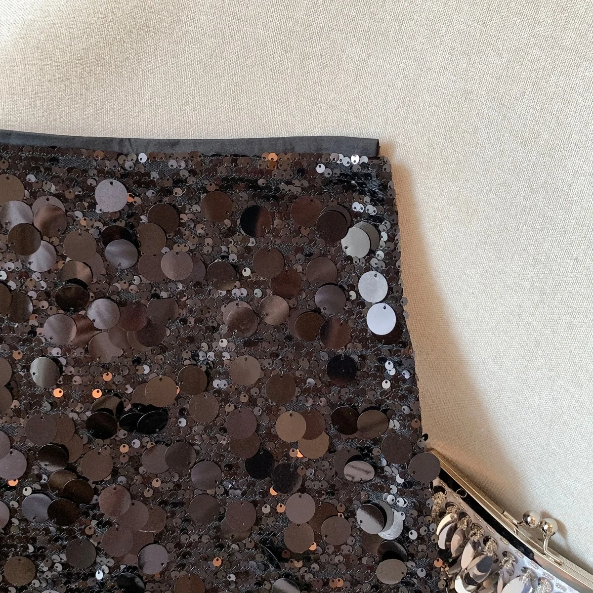 Autumn 2025 New Black Gold Sequined Sexy Club Slim Party Half Short Skirt Vintage Women High Waist Hip Wrapped Zipper Mini Skirt