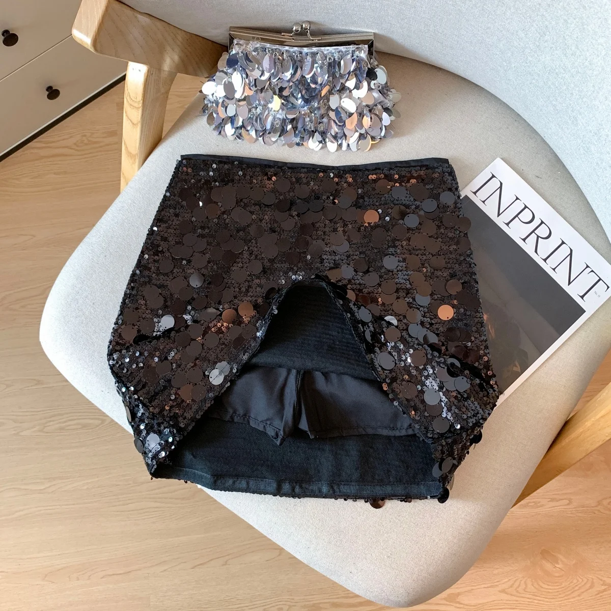 Autumn 2025 New Black Gold Sequined Sexy Club Slim Party Half Short Skirt Vintage Women High Waist Hip Wrapped Zipper Mini Skirt