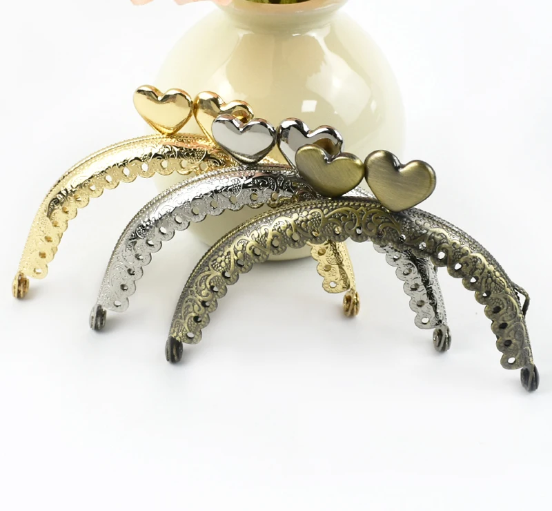1/2/5/10Pcs 8.5cm Embossed Metal Bags Handle Purse Frame Kiss Clasp for Coin Wallet DIY Handmade Sewing Brackets Bag Accessories