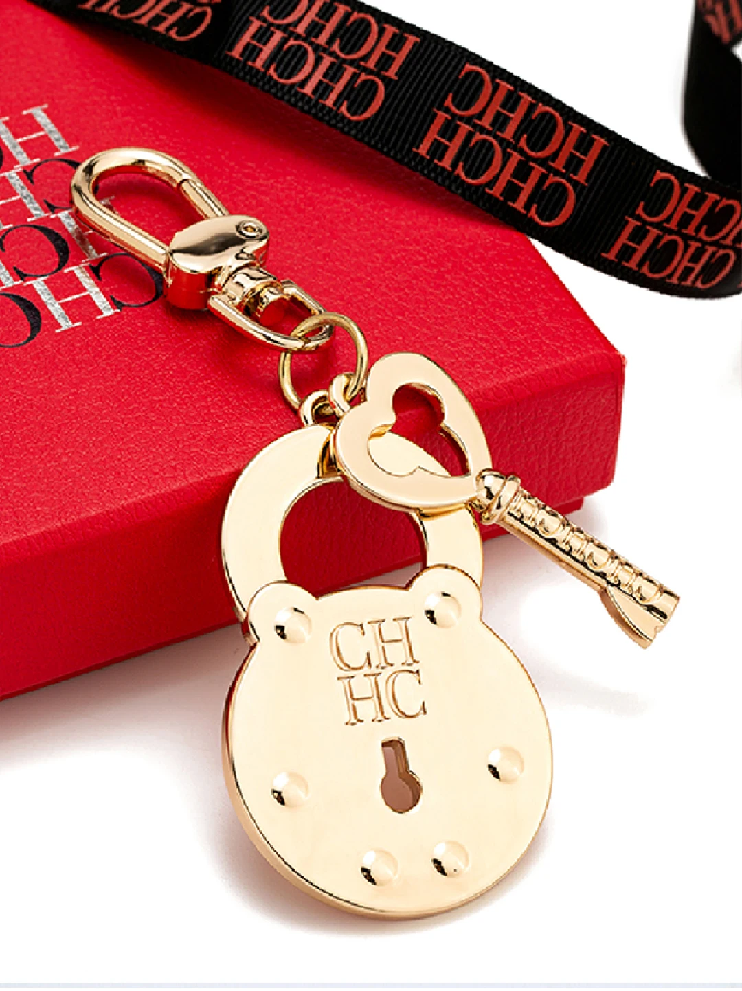 Holiday Gift Keychain Brand Label Jewelry 2025 Designer New Backpack Pendant Hot Selling Product Fashion Luggage Accessories