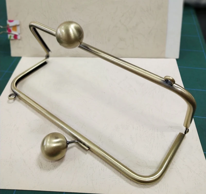 Metal Purse Frame Big Ball Kiss Lock Hanger Handle Accessaries Wallet Bag Frame Vintage DIY Bag Parts With Clasp Wholesale Price