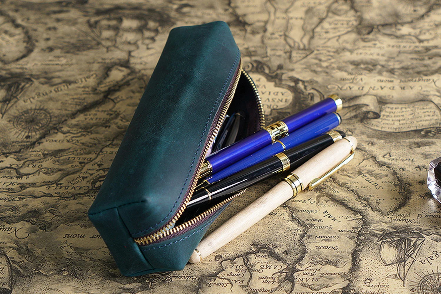 AIGUONIU Vintage Leather Pencil Bag Simple Stationery Hoder Pen Case Storage Bag Zipper Pencil Pouch Glasses Box School Supplies