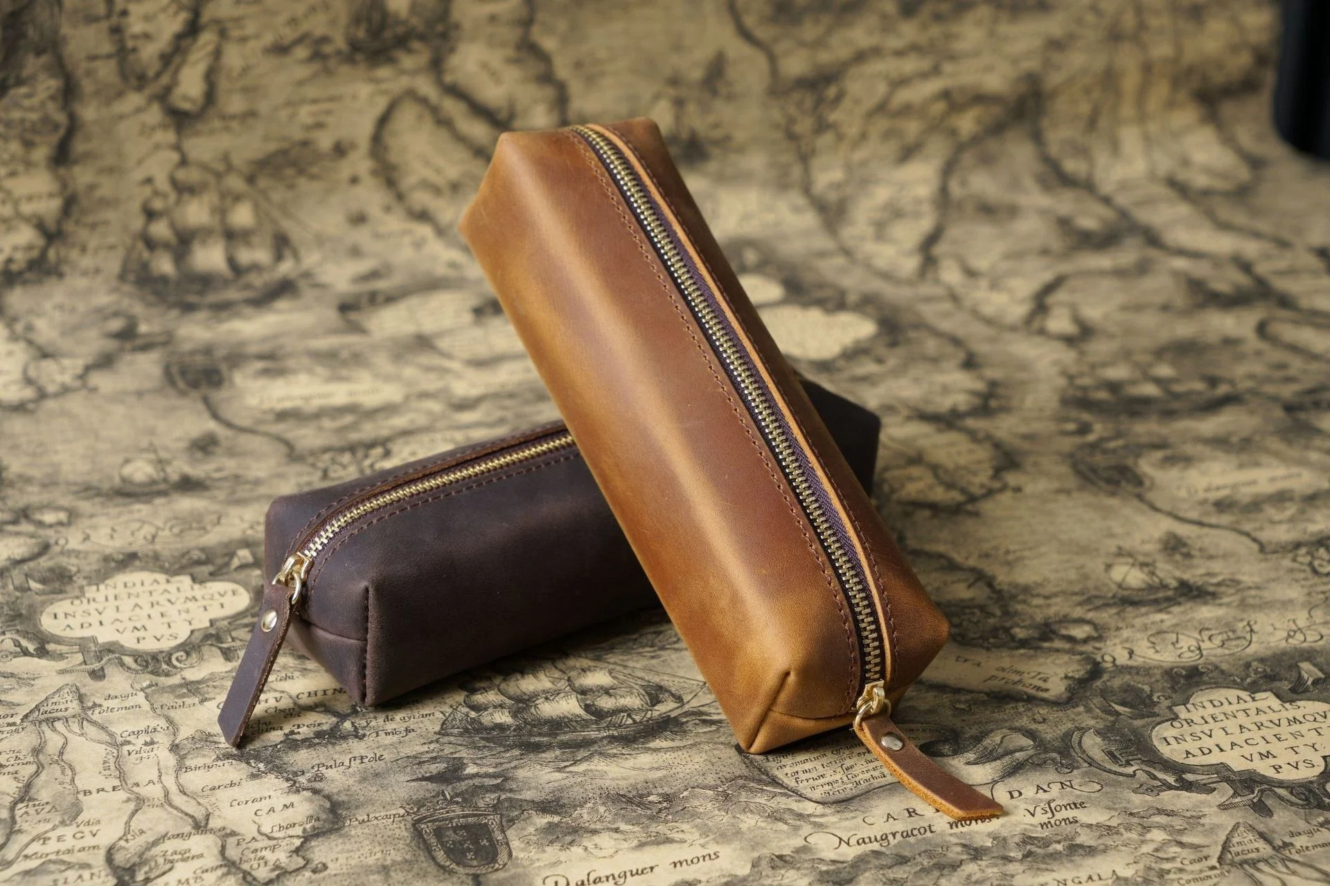 AIGUONIU Vintage Leather Pencil Bag Simple Stationery Hoder Pen Case Storage Bag Zipper Pencil Pouch Glasses Box School Supplies