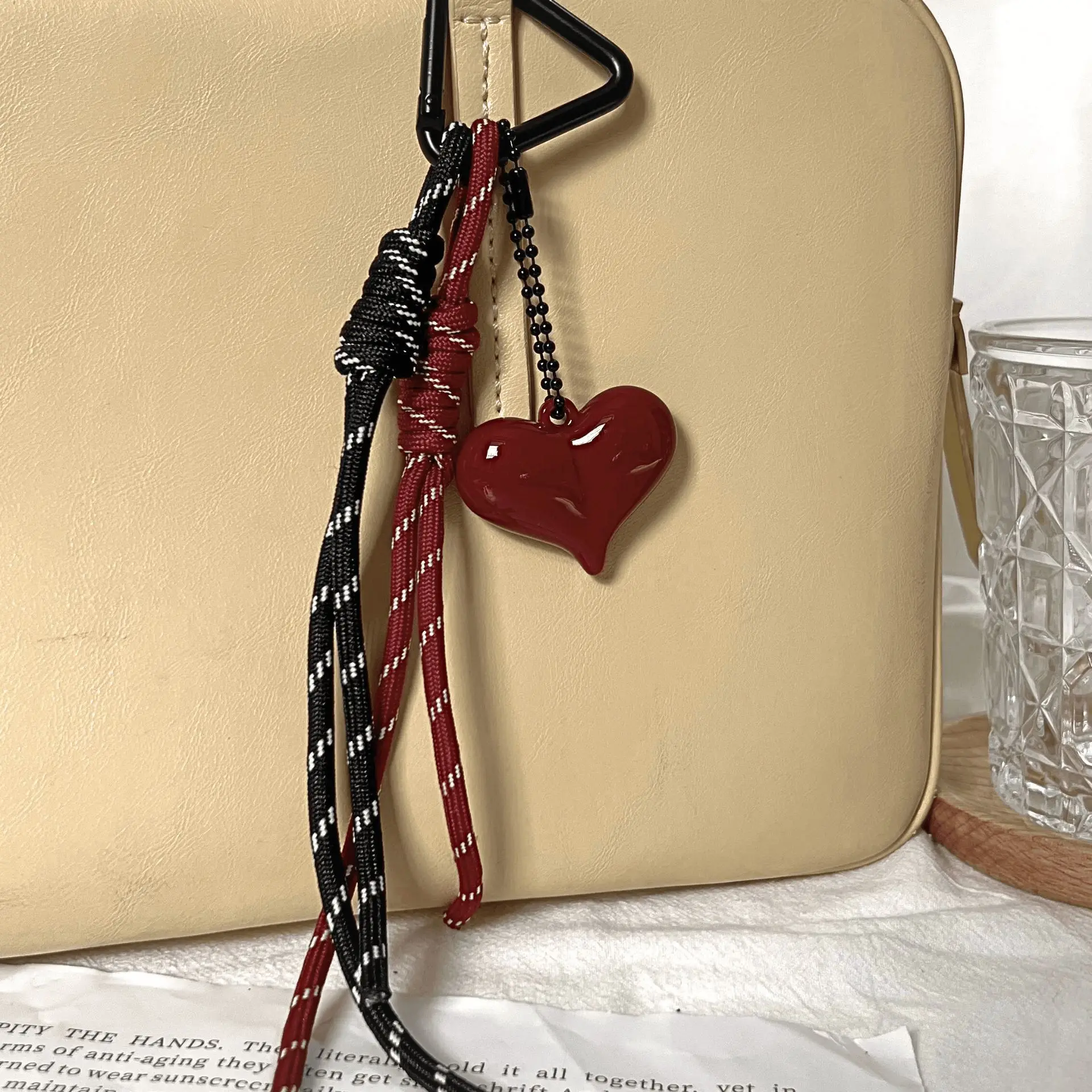 Fashionable Heart Leather Rope Keychain Heart-shaped Y2K Bag Pendant Ornaments Mobile Phone Lanyard Gifts Bag Accessories 