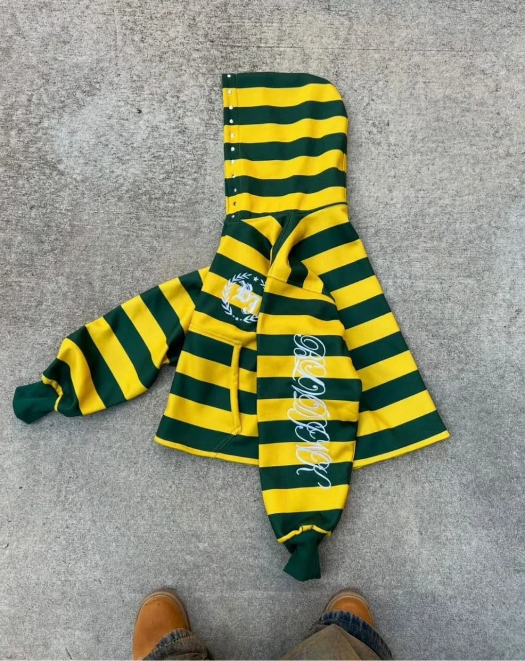Men Casual Yellow and Green Striped Zip Up Hooded Sweatshirt American Streetwear Retro Campus Sports Style with Rivet Decoration
