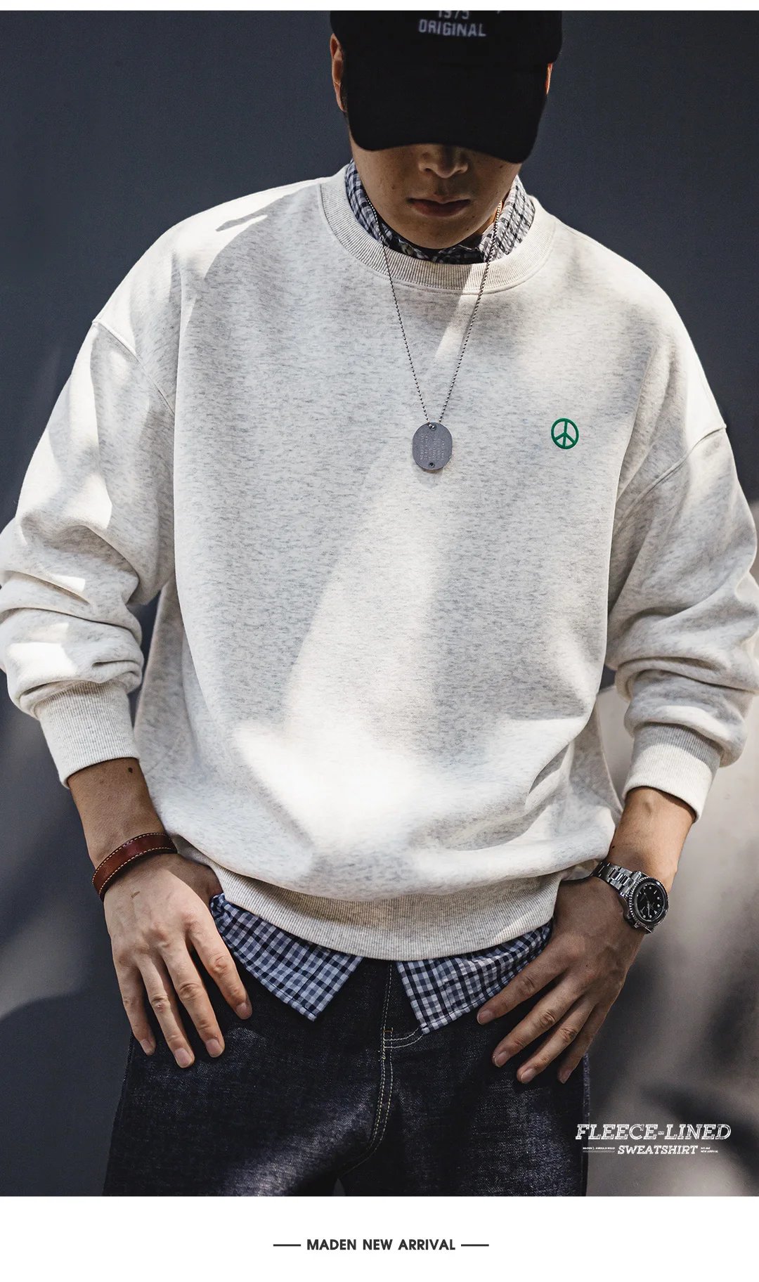 Maden Casual Gray Round-Neck Hoodie Fleece-Lined Sweatshirt Basic Loose Fit Undershirt for Men's Autumn and Winter Warm Tops