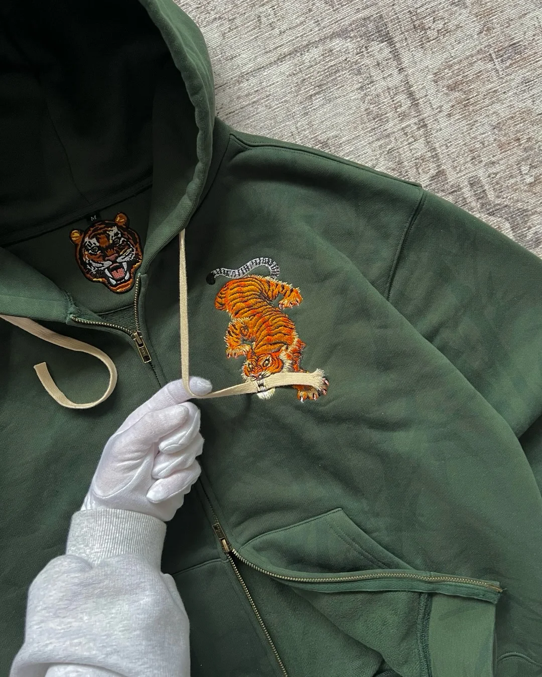 Y2k Tiger Embroidered Hoodie Retro Double Zipper Men Sweatshirt Harajuku Aesthetic Streetwear Unisex French Terry Casual Coat