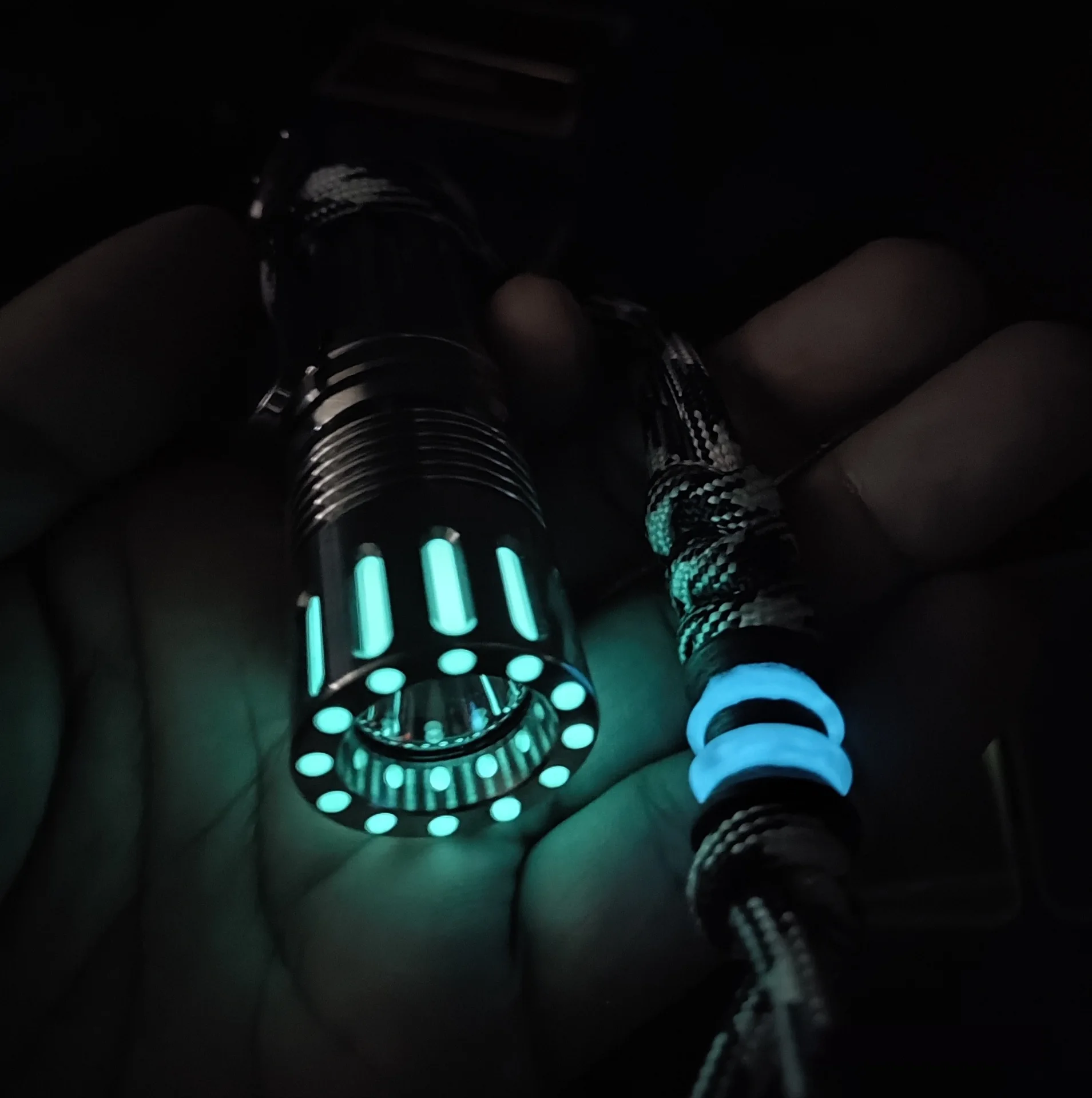 High-brightness Resin Luminous Rod 2*12mm Fingertip Gyroscope Accessory Knife Umbrella Rope Decoration long-lasting luminous