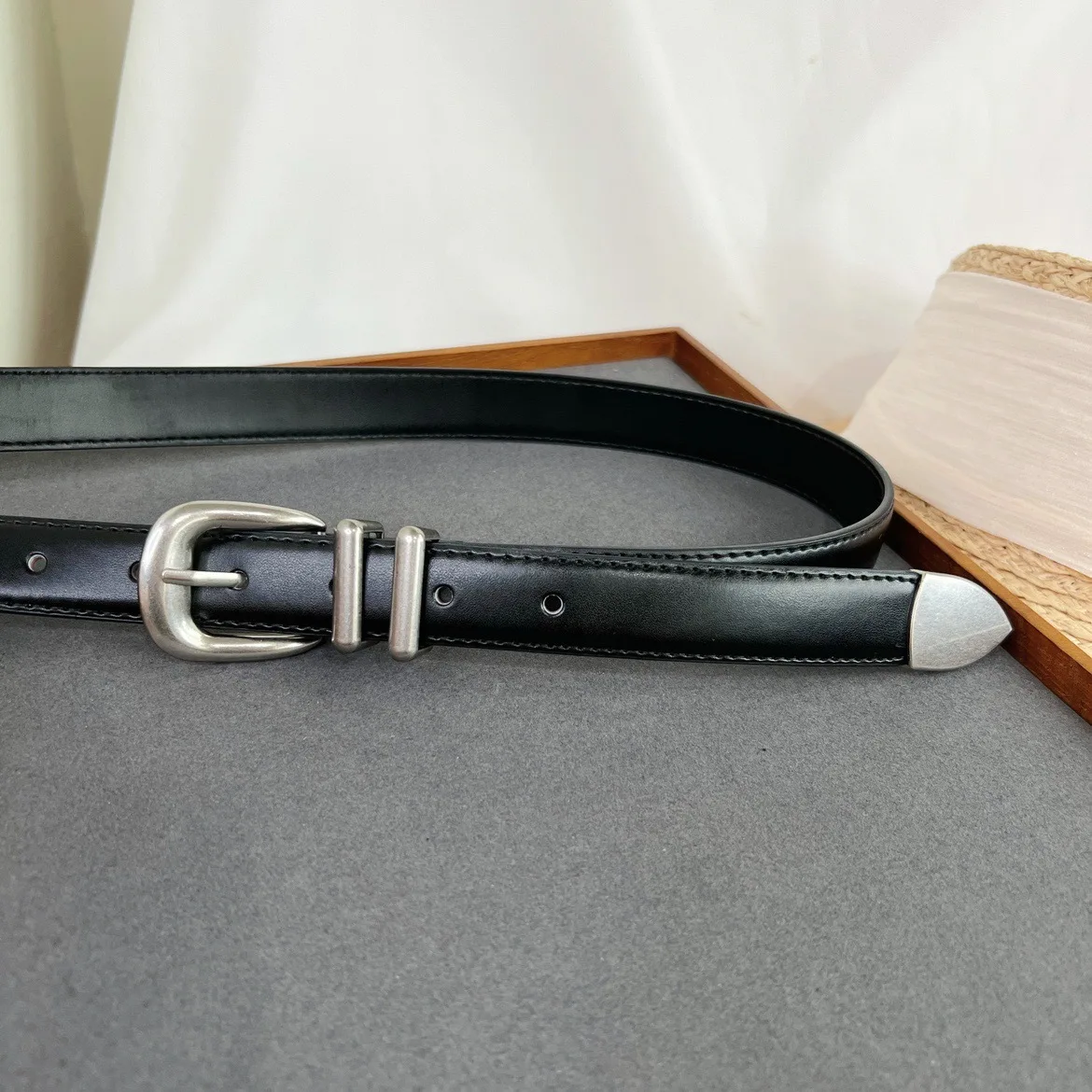Maikun New Vintage Ladies Leather Belt Simple All-Match Silver Buckle Decorative Belt For Women