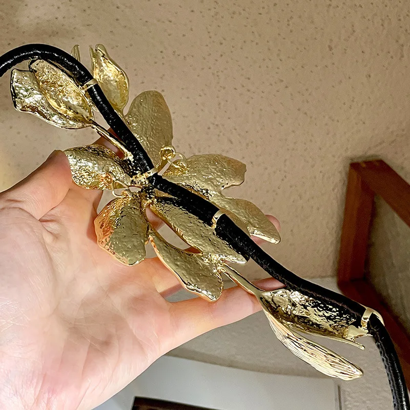 LANMREM Retro Gold Metal Flower Belt Women's Personality Outstanding Black Leather Rope Dress Decoration Waist Chain New 2DB1920