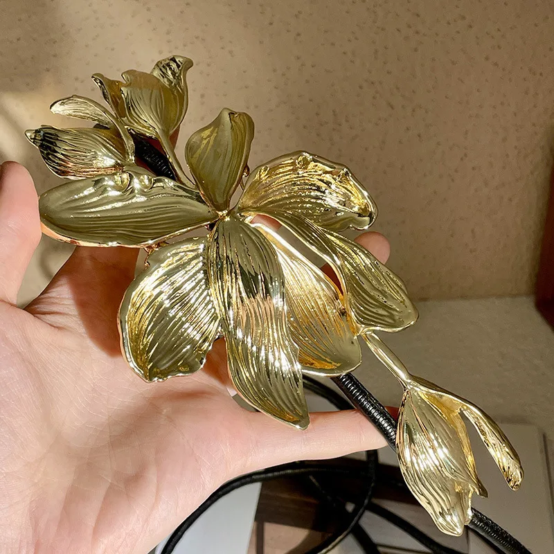 LANMREM Retro Gold Metal Flower Belt Women's Personality Outstanding Black Leather Rope Dress Decoration Waist Chain New 2DB1920