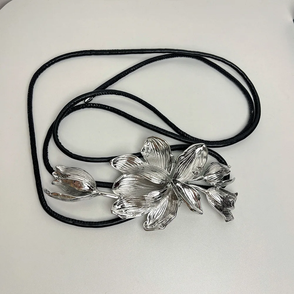 LANMREM Retro Gold Metal Flower Belt Women's Personality Outstanding Black Leather Rope Dress Decoration Waist Chain New 2DB1920