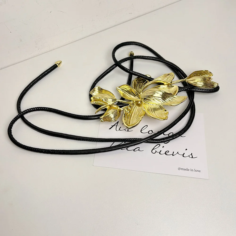 LANMREM Retro Gold Metal Flower Belt Women's Personality Outstanding Black Leather Rope Dress Decoration Waist Chain New 2DB1920