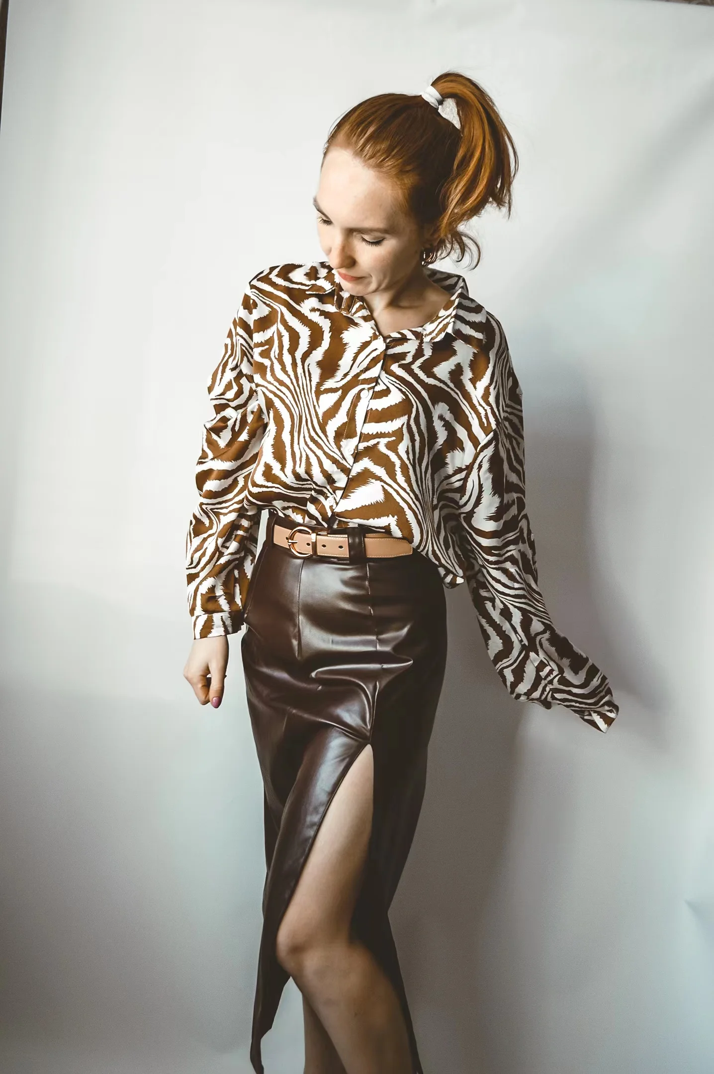 Women‘s Reversible Leather Belt Waist Strap Jeans Dress with Rose Gold And Black Rotate Buckle