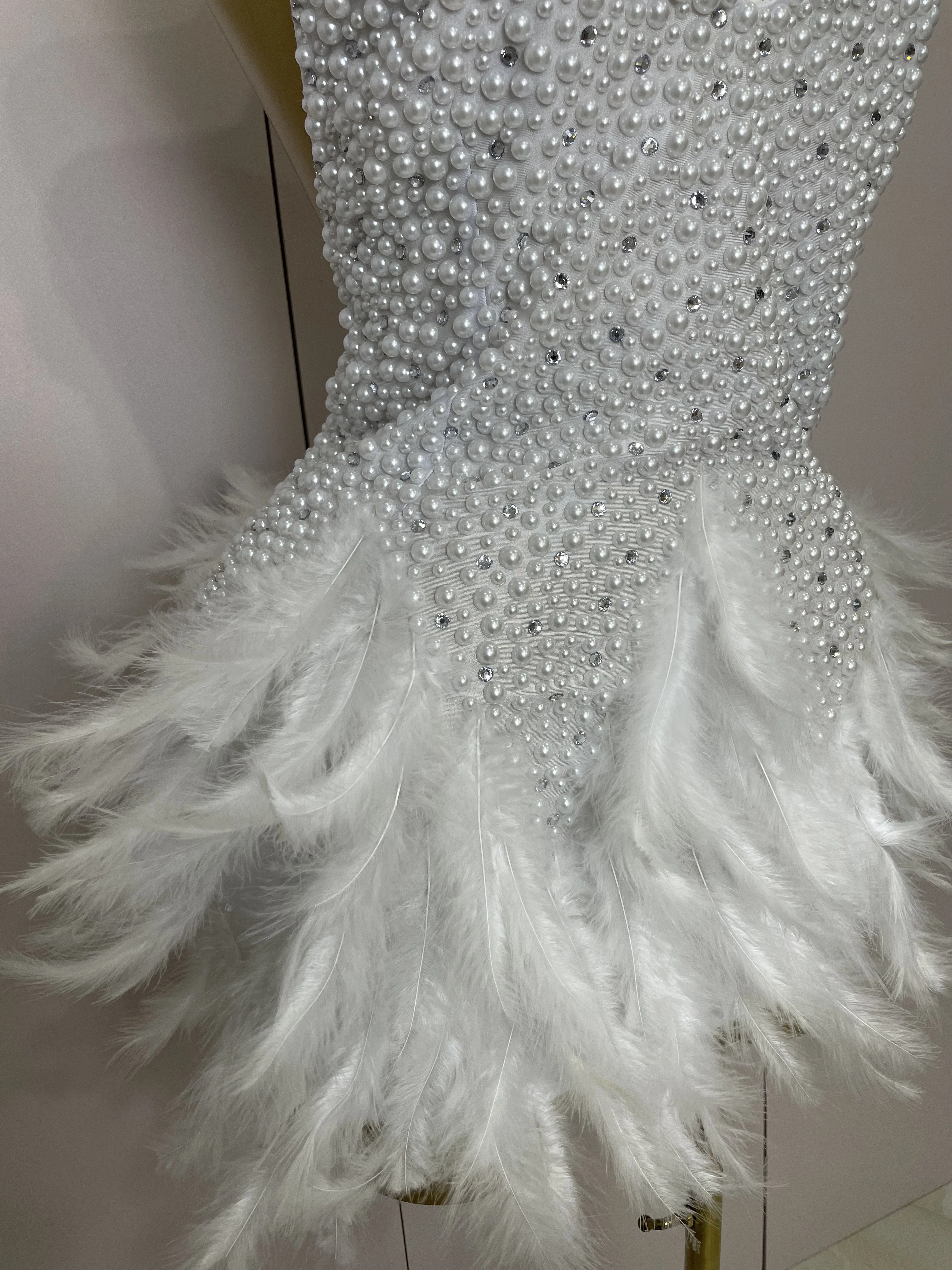 Women Luxury Rhinestones Pearls Feathers Halter Backless Short Dress Women Sexy Celebrate Birthday Dress Nightclub Stage Costume