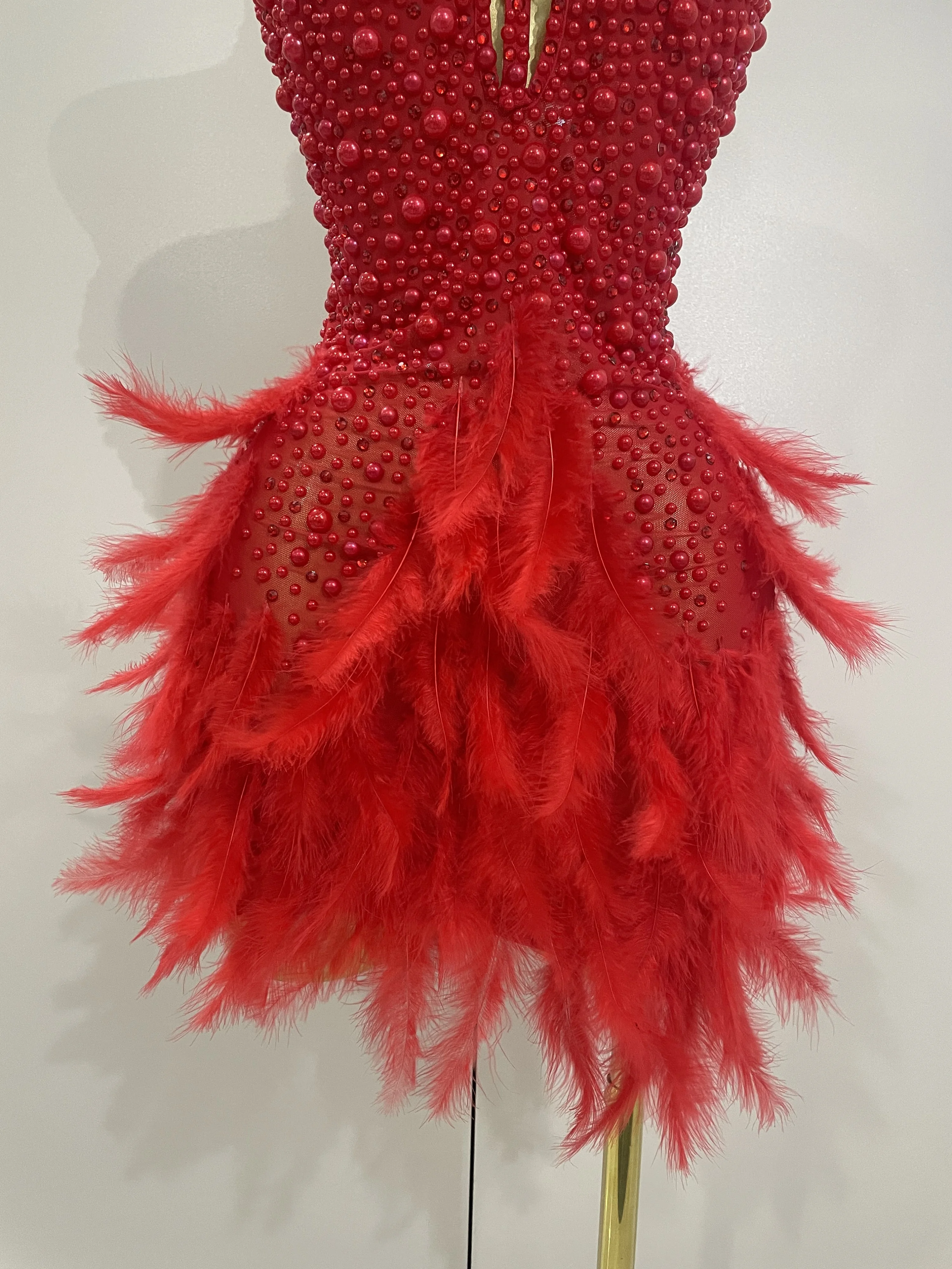 Women Luxury Rhinestones Pearls Feathers Halter Backless Short Dress Women Sexy Celebrate Birthday Dress Nightclub Stage Costume
