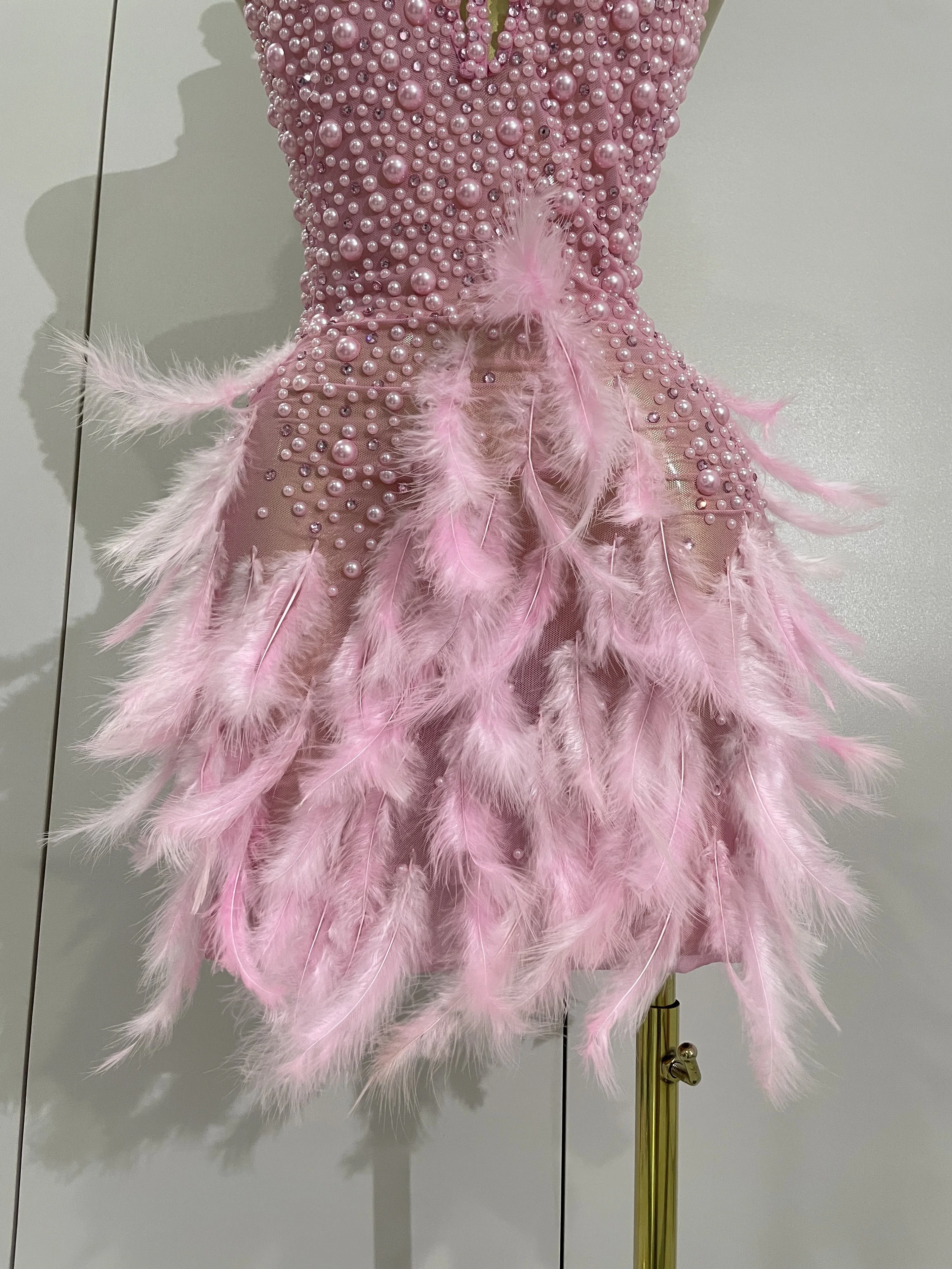 Women Luxury Rhinestones Pearls Feathers Halter Backless Short Dress Women Sexy Celebrate Birthday Dress Nightclub Stage Costume
