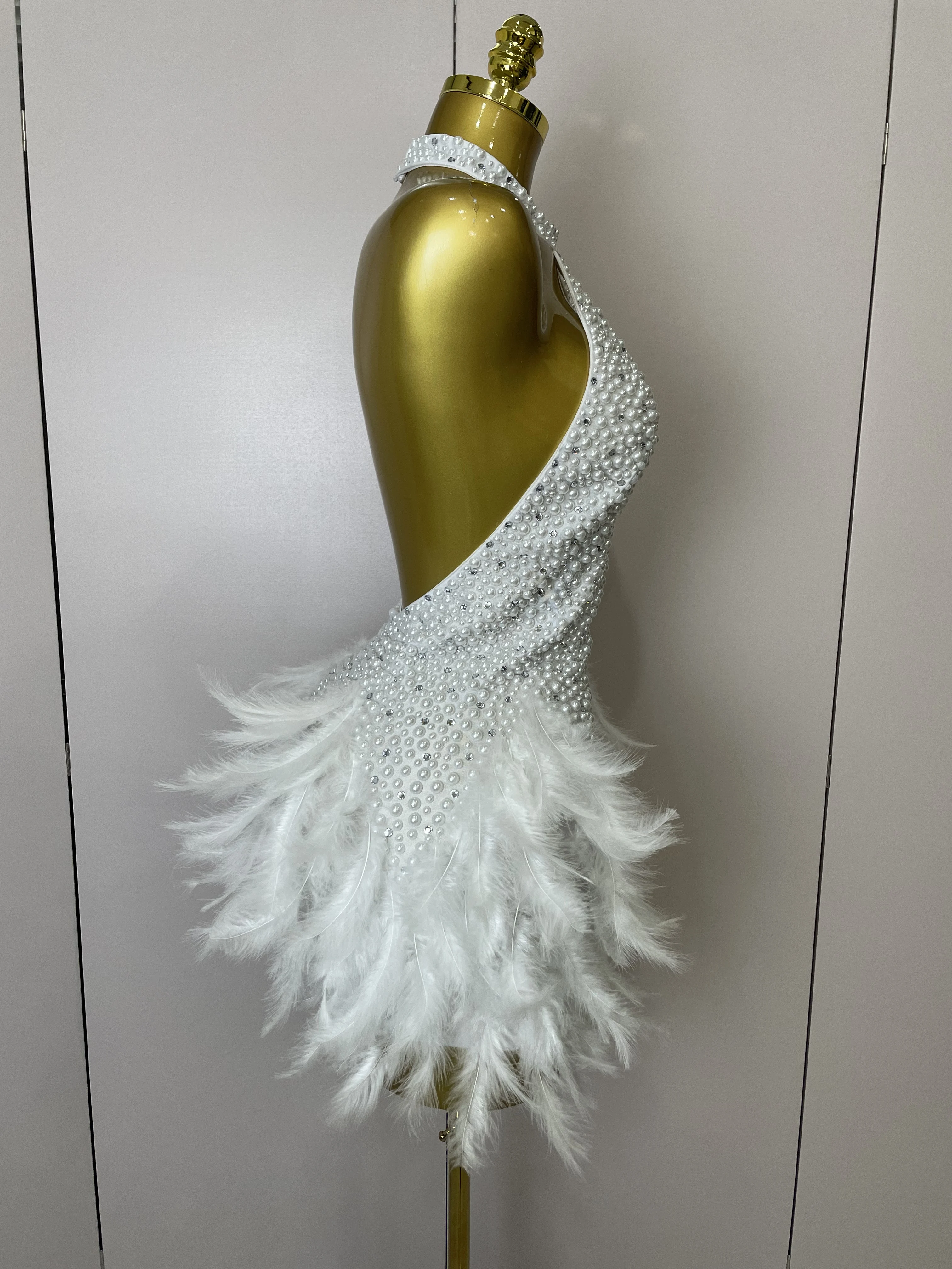 Women Luxury Rhinestones Pearls Feathers Halter Backless Short Dress Women Sexy Celebrate Birthday Dress Nightclub Stage Costume