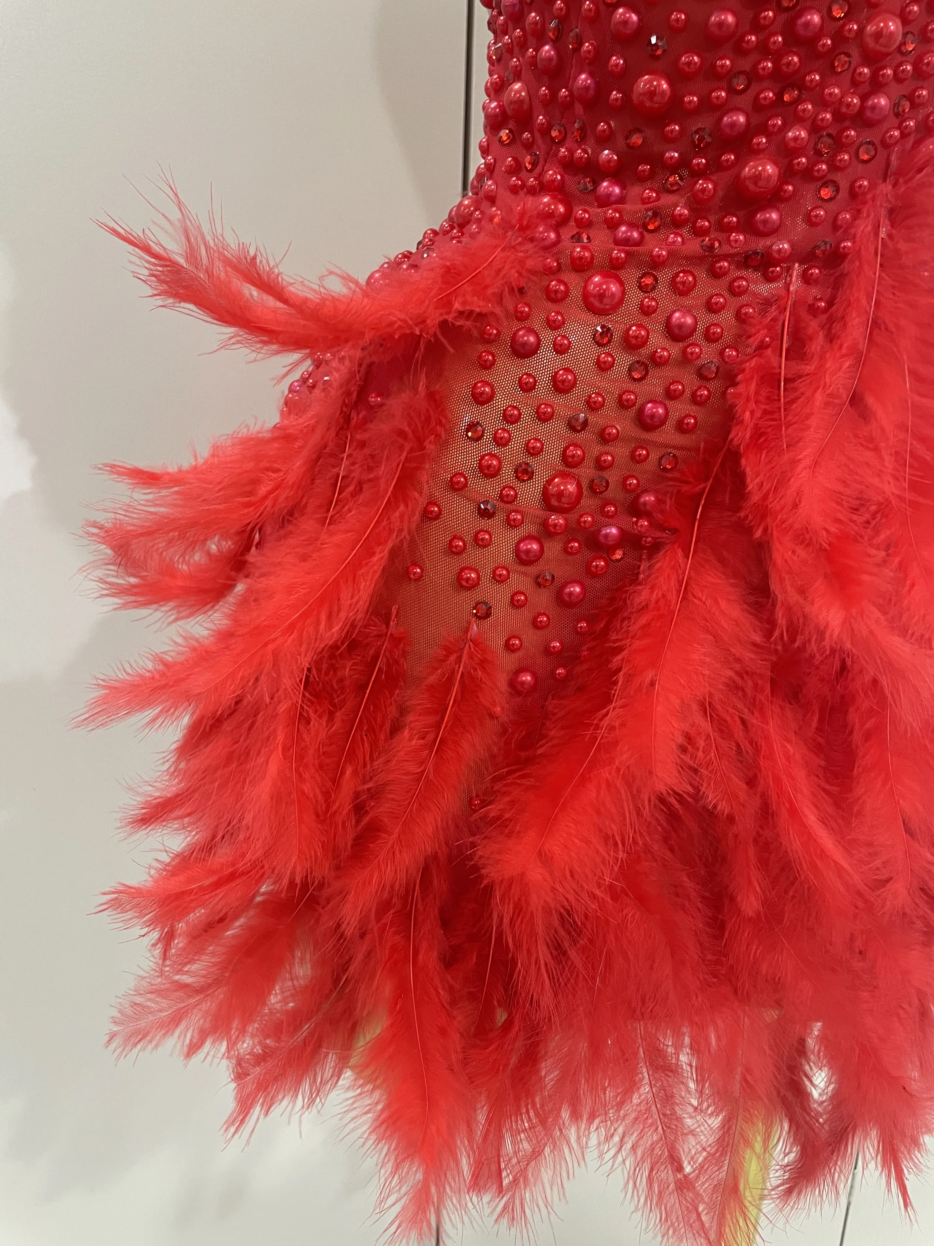 Women Luxury Rhinestones Pearls Feathers Halter Backless Short Dress Women Sexy Celebrate Birthday Dress Nightclub Stage Costume