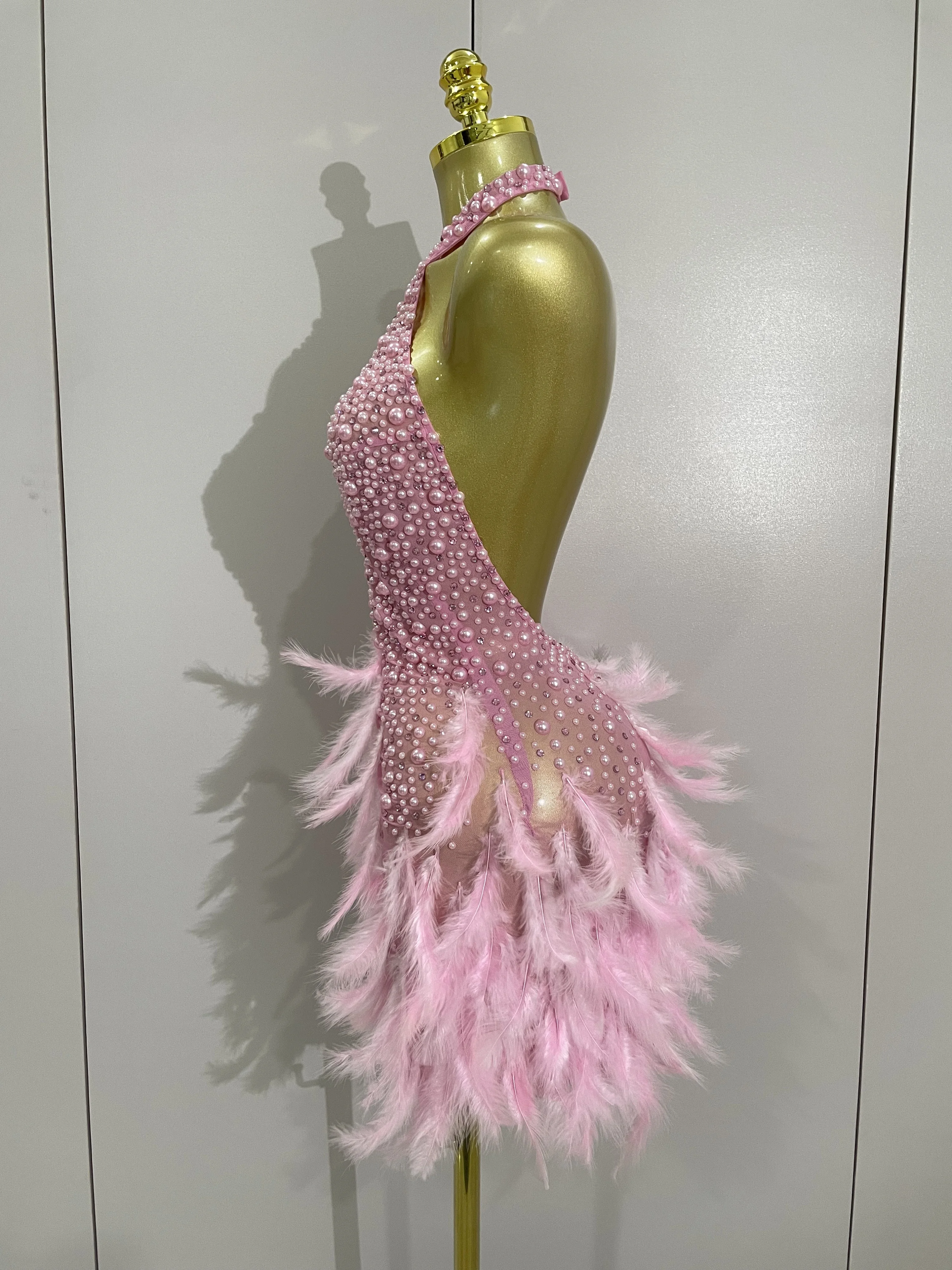 Women Luxury Rhinestones Pearls Feathers Halter Backless Short Dress Women Sexy Celebrate Birthday Dress Nightclub Stage Costume