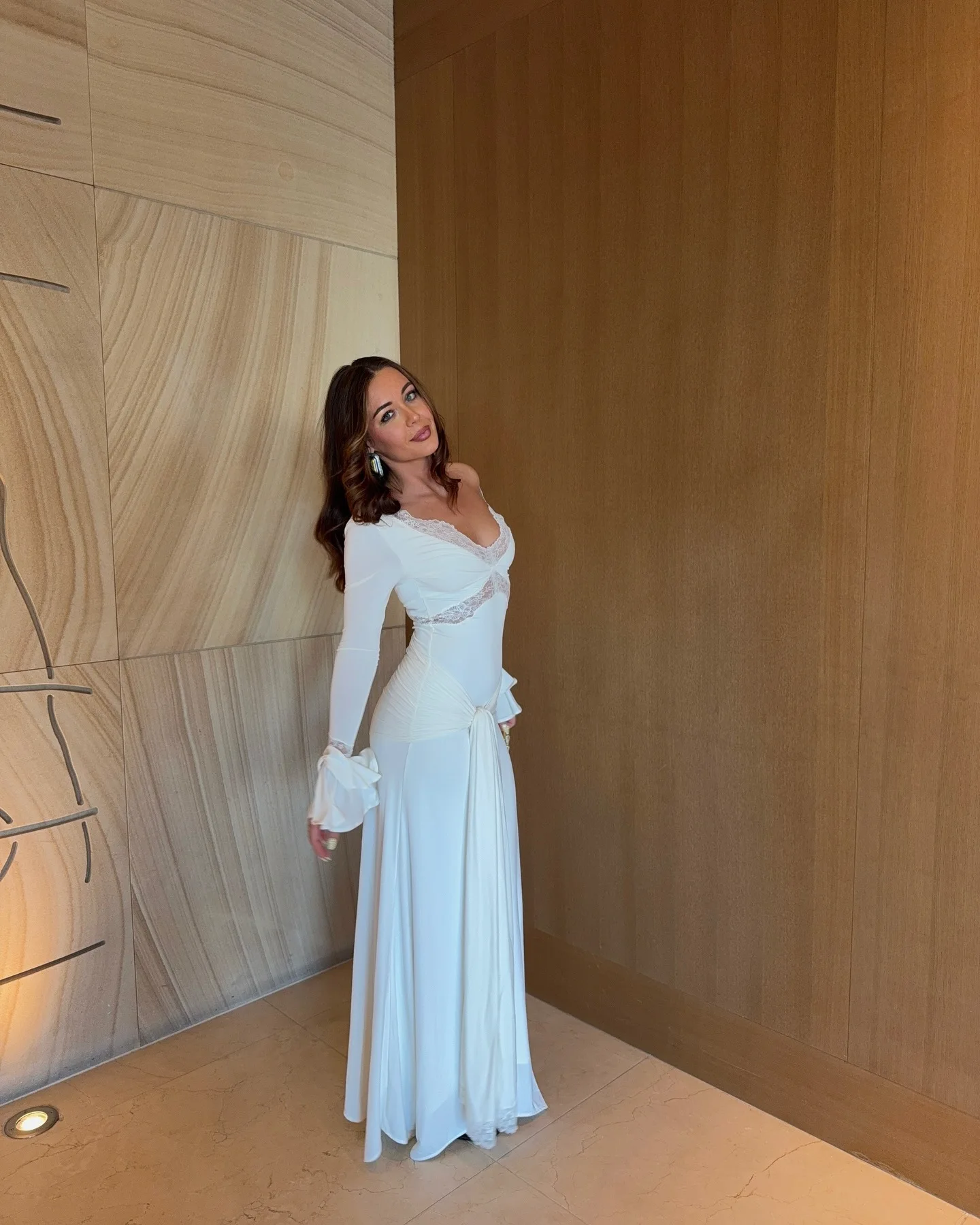 Elegant Curvy White Long Sleeve Dress Women's Sexy V Neck Lace Backless Maxi Dresses Winter Autumn Evening Female Clothing 2026