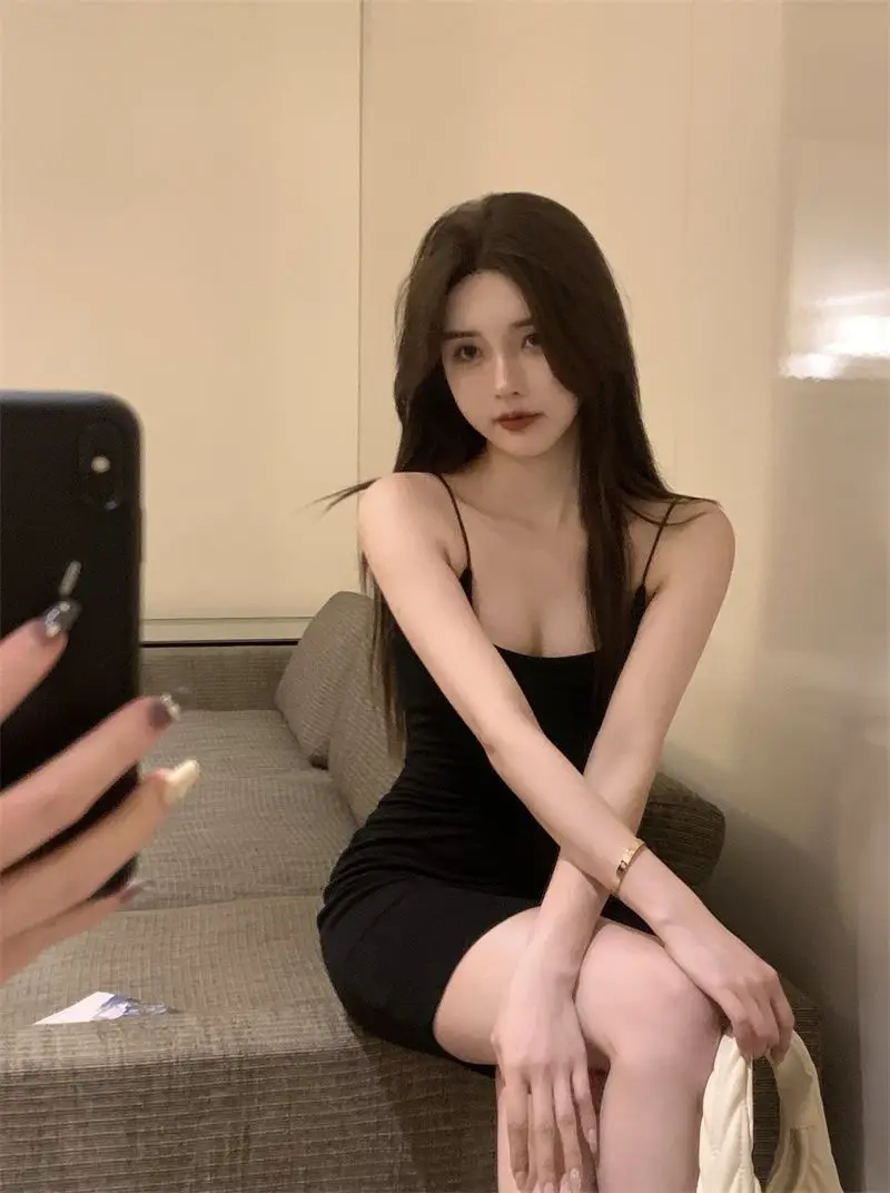 New Hot Girl Suspender Dress for Women with Small Spring and Autumn Tight Elastic Slim and Pure Hip-pack Short Skirt