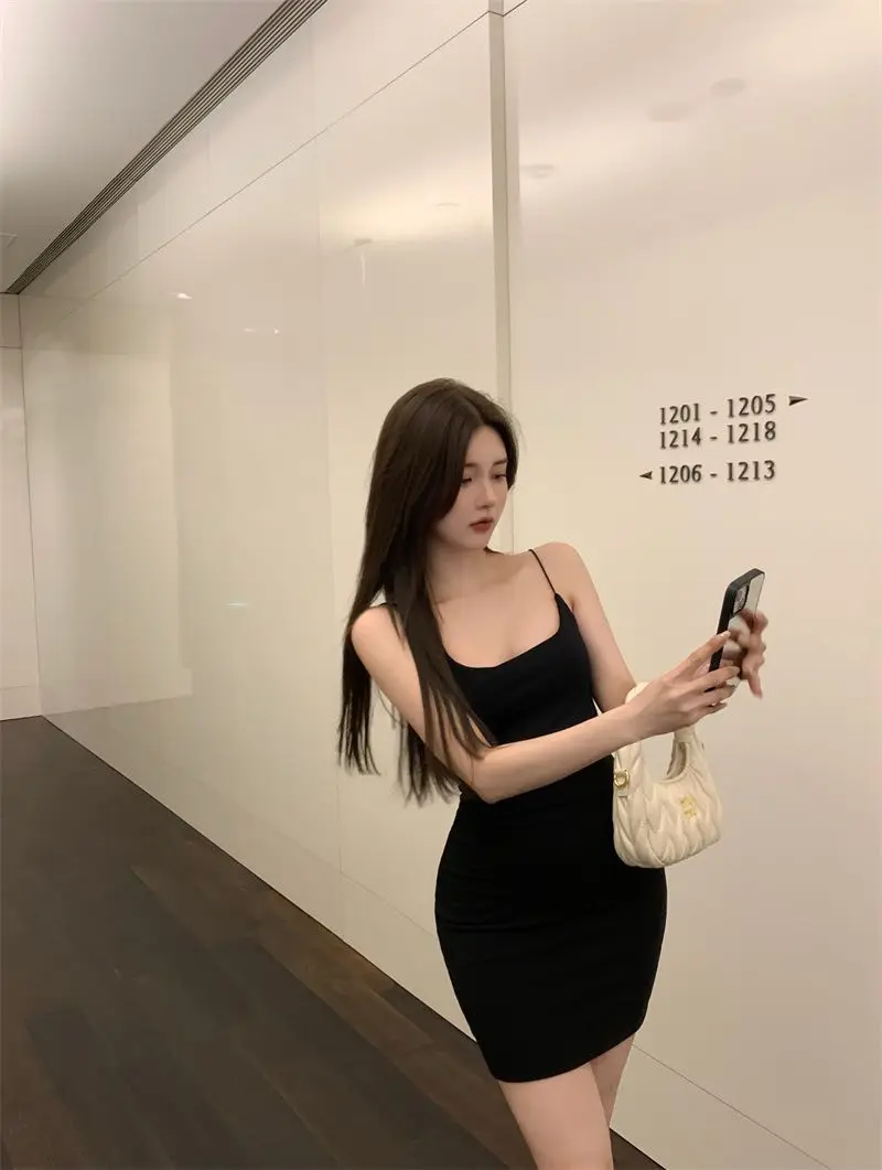 New Hot Girl Suspender Dress for Women with Small Spring and Autumn Tight Elastic Slim and Pure Hip-pack Short Skirt