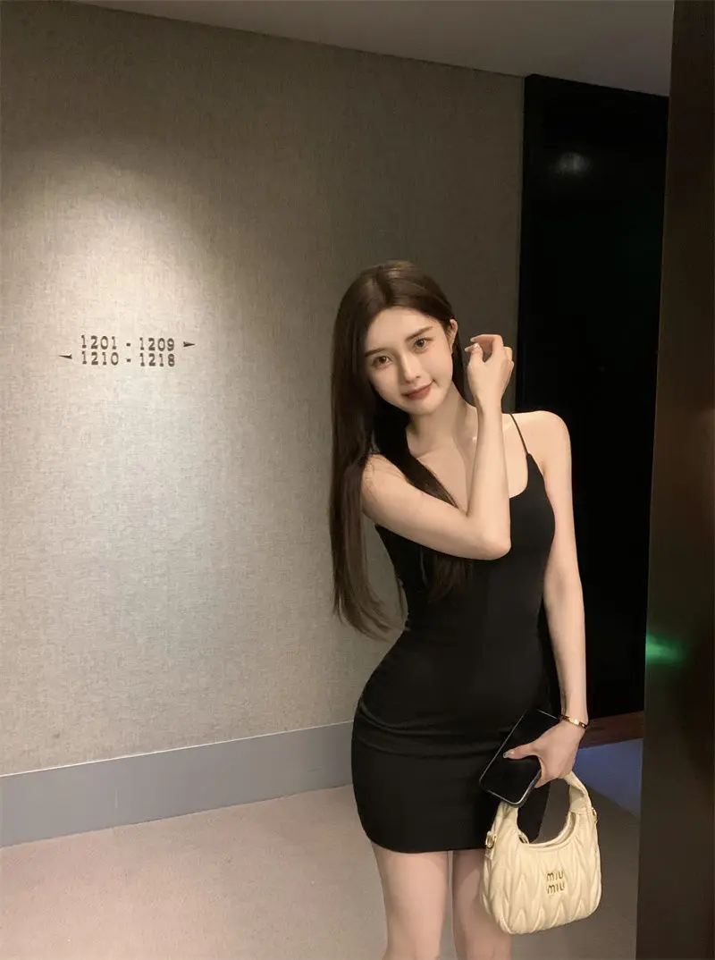 New Hot Girl Suspender Dress for Women with Small Spring and Autumn Tight Elastic Slim and Pure Hip-pack Short Skirt