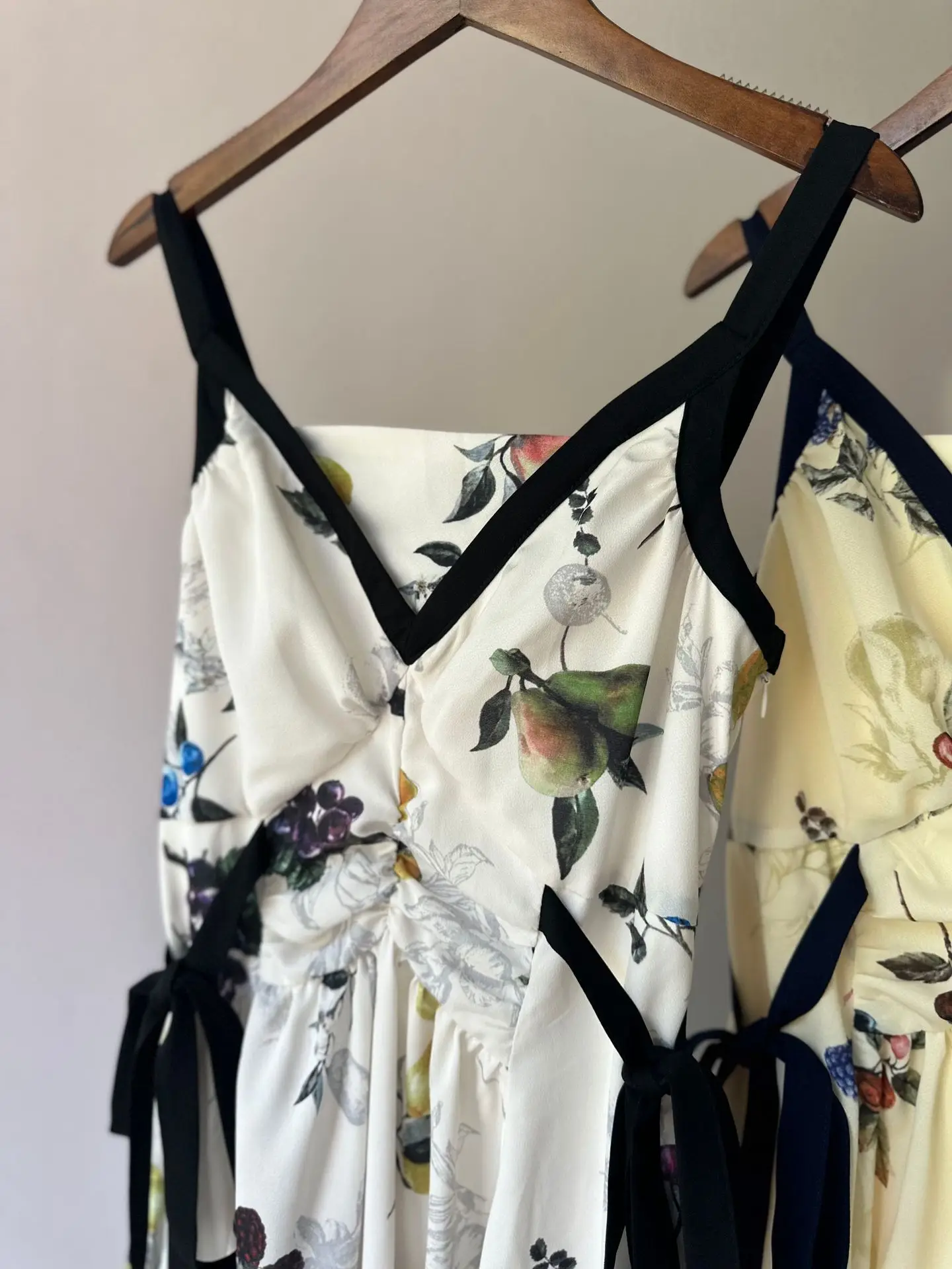 Kuzuwata Luxury Elegant V Neck Sling Dress Print Slim Vest Big Swing Lace Up Ruched Panelled Robe Japan French Exquisite Mujer