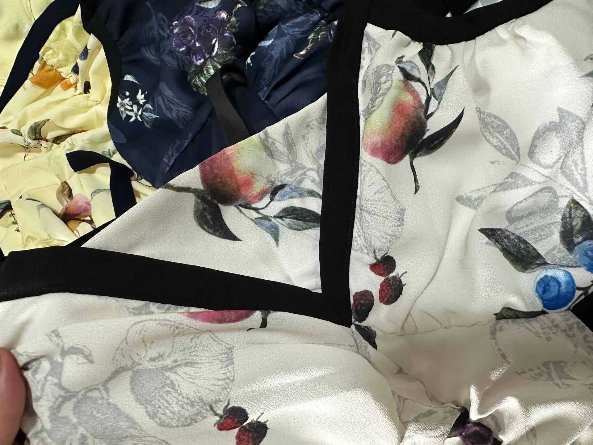 Kuzuwata Luxury Elegant V Neck Sling Dress Print Slim Vest Big Swing Lace Up Ruched Panelled Robe Japan French Exquisite Mujer