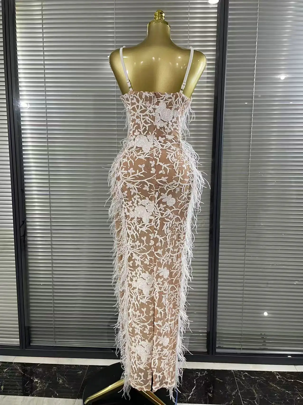 Luxury Women Sleeveless Sexy Strap Square Collar Shinning Beading Feathers Bodycon Long Dress Elegant Evening Party Wear