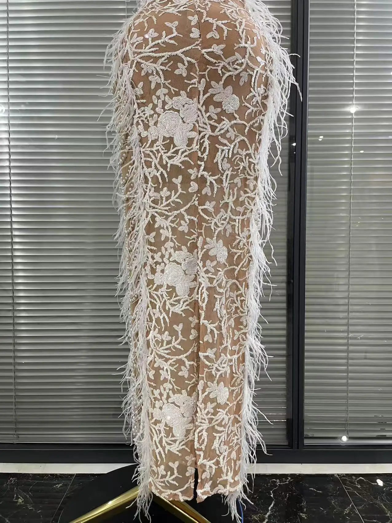 Luxury Women Sleeveless Sexy Strap Square Collar Shinning Beading Feathers Bodycon Long Dress Elegant Evening Party Wear