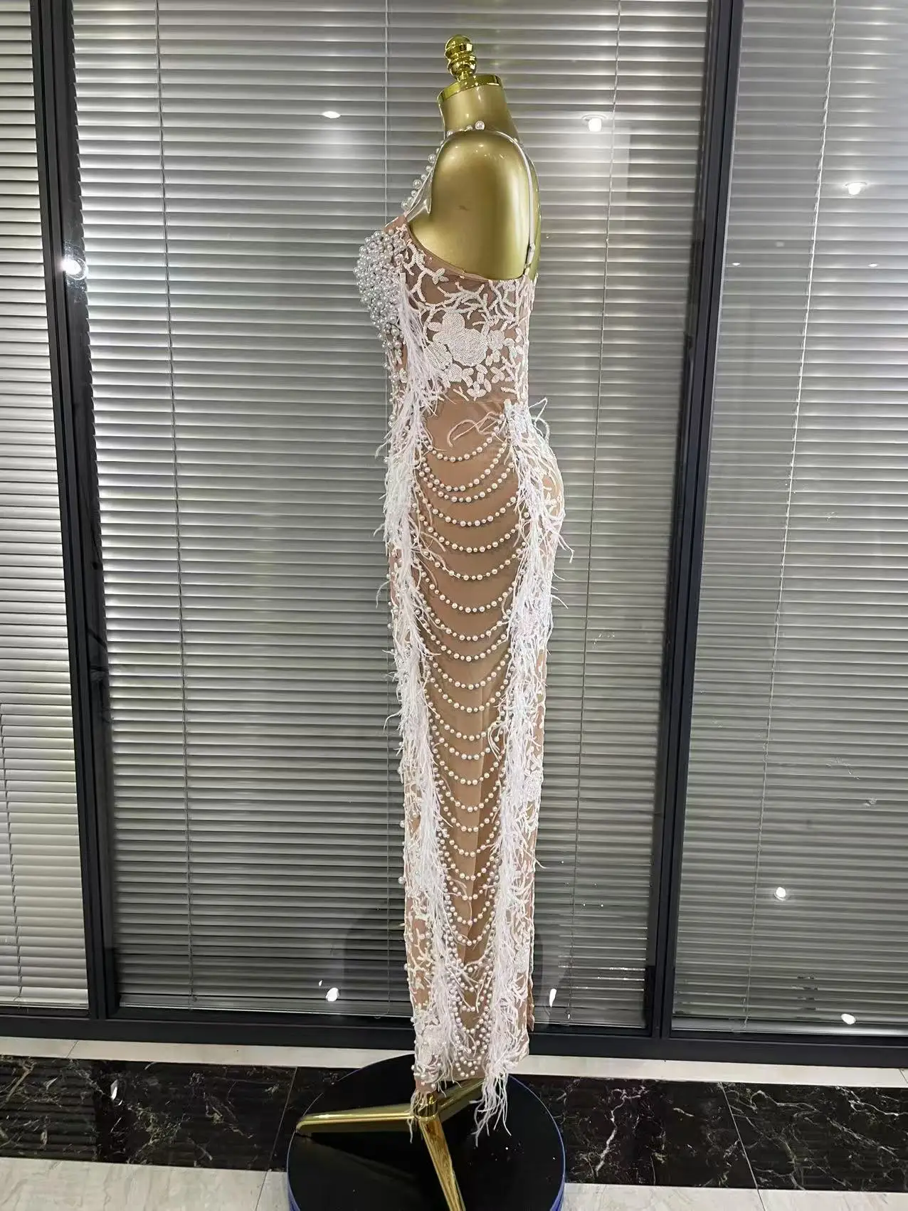 Luxury Women Sleeveless Sexy Strap Square Collar Shinning Beading Feathers Bodycon Long Dress Elegant Evening Party Wear