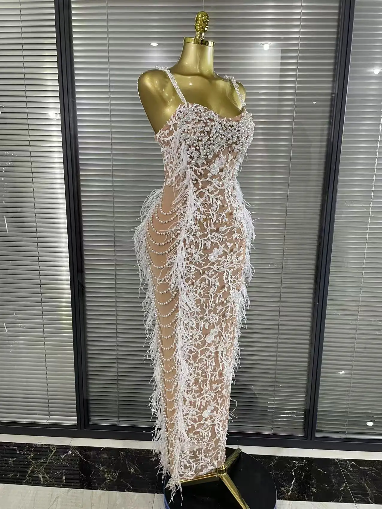 Luxury Women Sleeveless Sexy Strap Square Collar Shinning Beading Feathers Bodycon Long Dress Elegant Evening Party Wear
