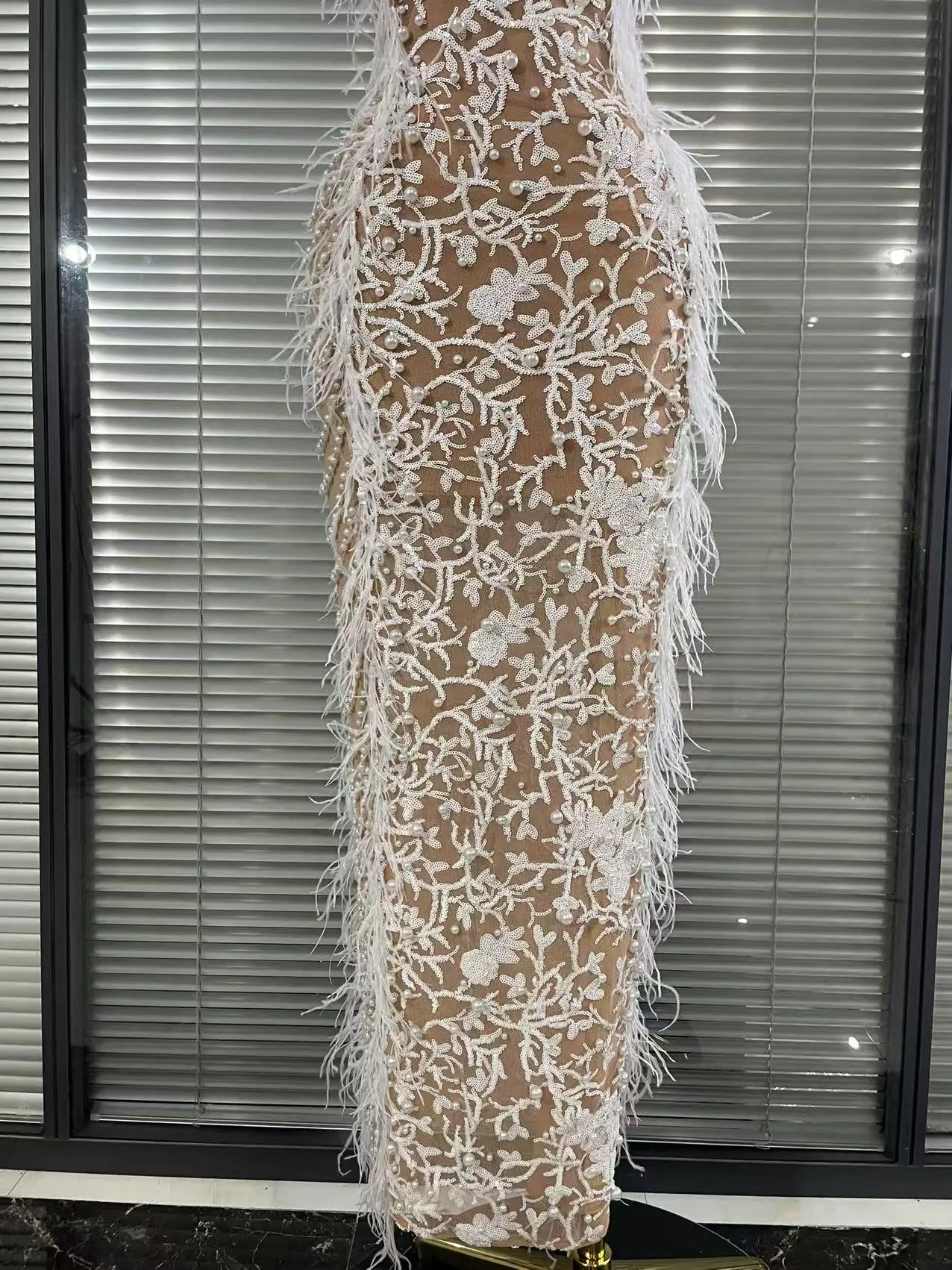 Luxury Women Sleeveless Sexy Strap Square Collar Shinning Beading Feathers Bodycon Long Dress Elegant Evening Party Wear