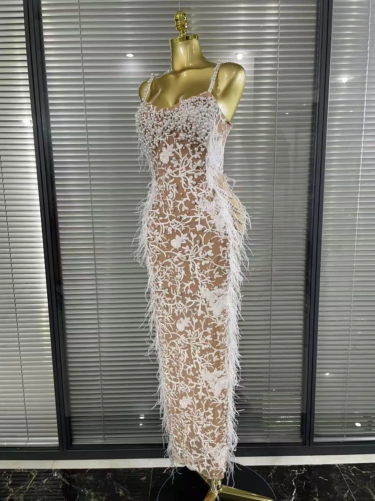 Luxury Women Sleeveless Sexy Strap Square Collar Shinning Beading Feathers Bodycon Long Dress Elegant Evening Party Wear
