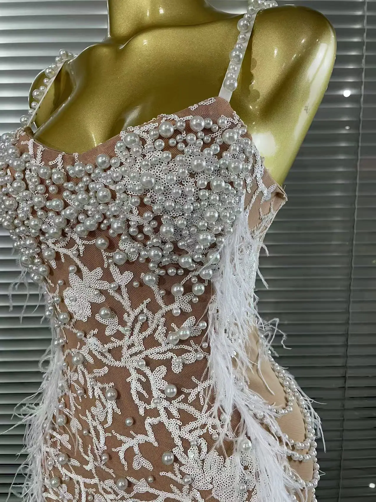 Luxury Women Sleeveless Sexy Strap Square Collar Shinning Beading Feathers Bodycon Long Dress Elegant Evening Party Wear