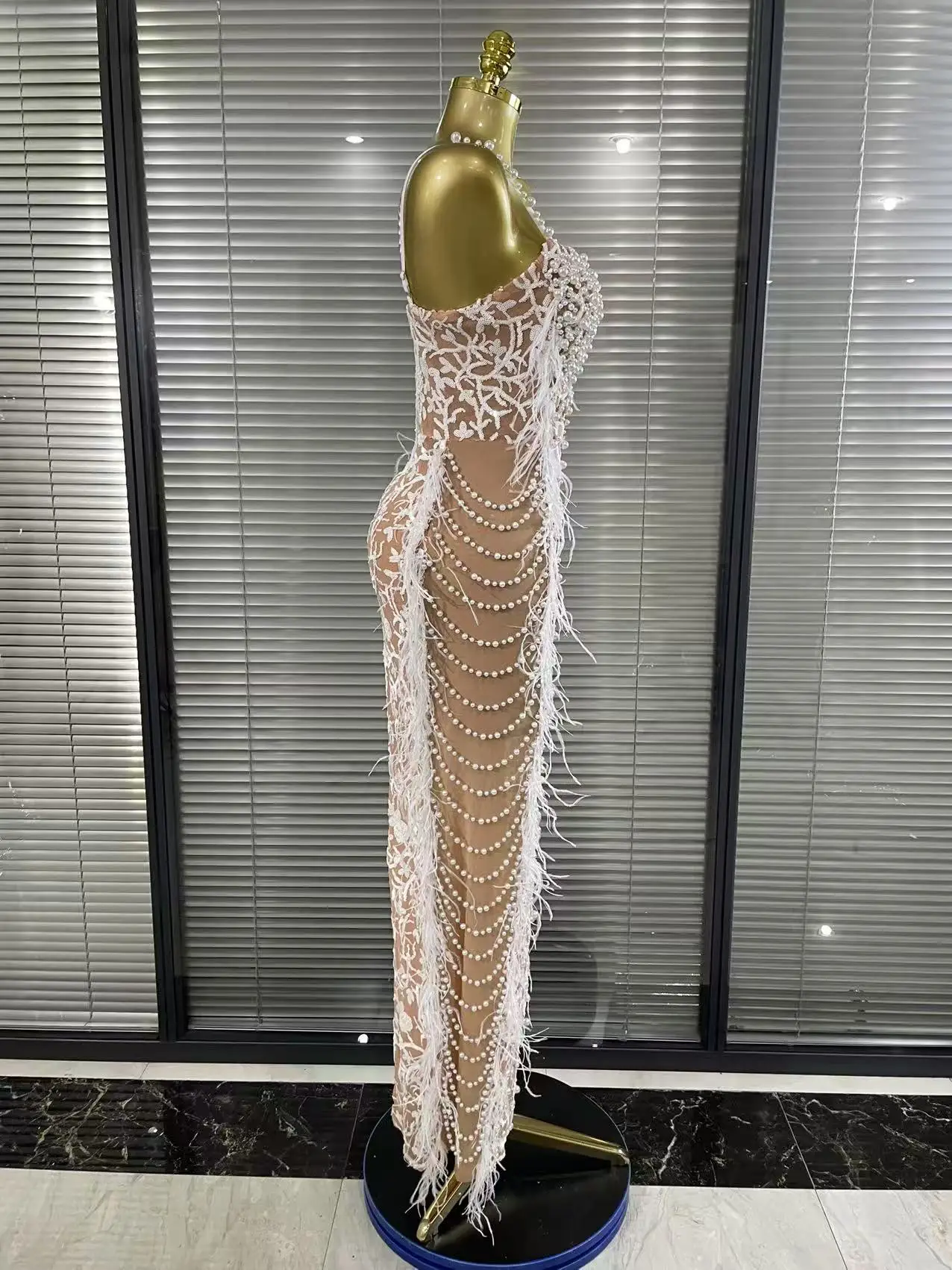 Luxury Women Sleeveless Sexy Strap Square Collar Shinning Beading Feathers Bodycon Long Dress Elegant Evening Party Wear